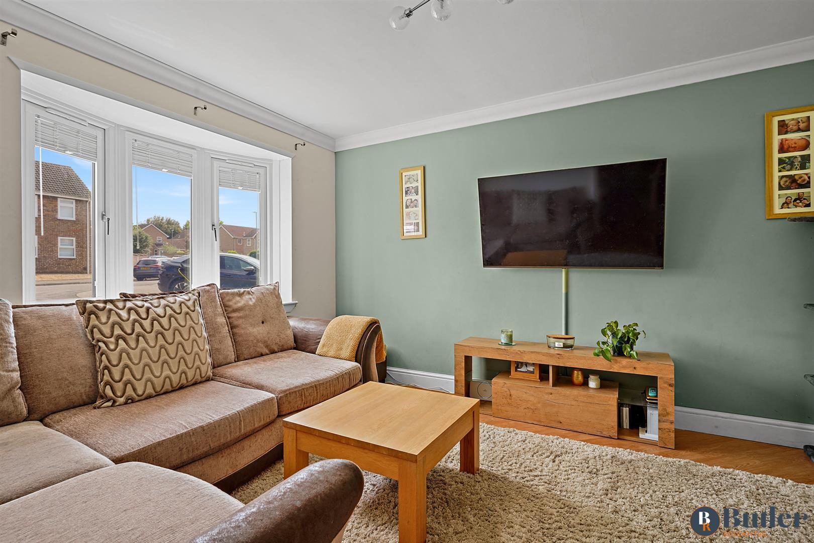4 bed link detached house for sale in Edinburgh Drive, St. Neots  - Property Image 2