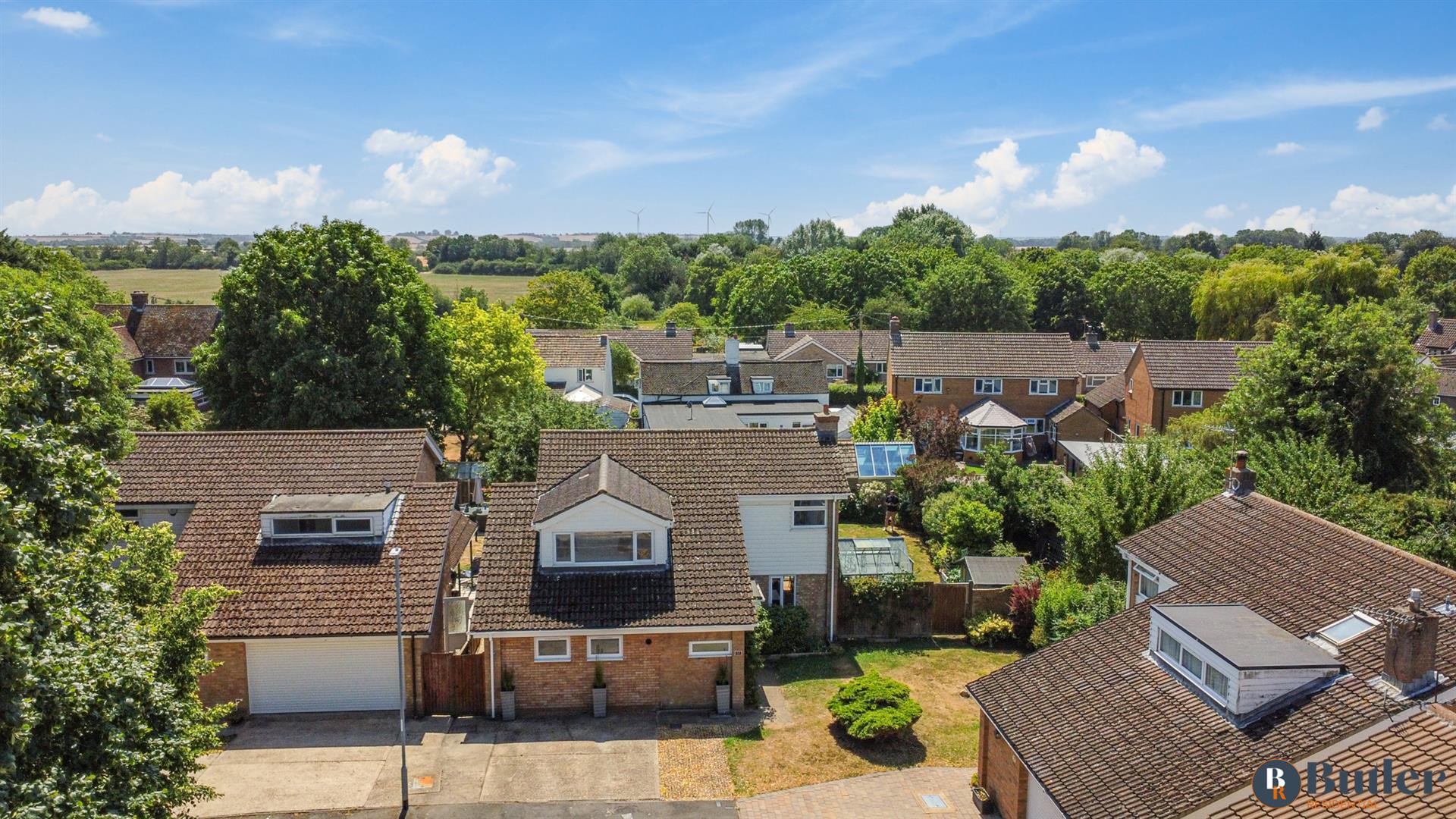 5 bed detached house for sale in Tanglewood, Huntingdon - Property Image 1