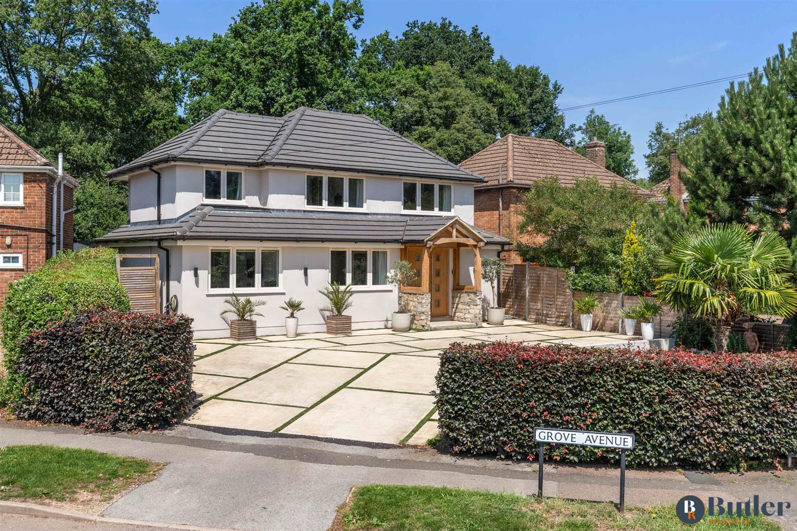 4 bed detached house for sale in Grove Avenue, Harpenden - Property Image 1