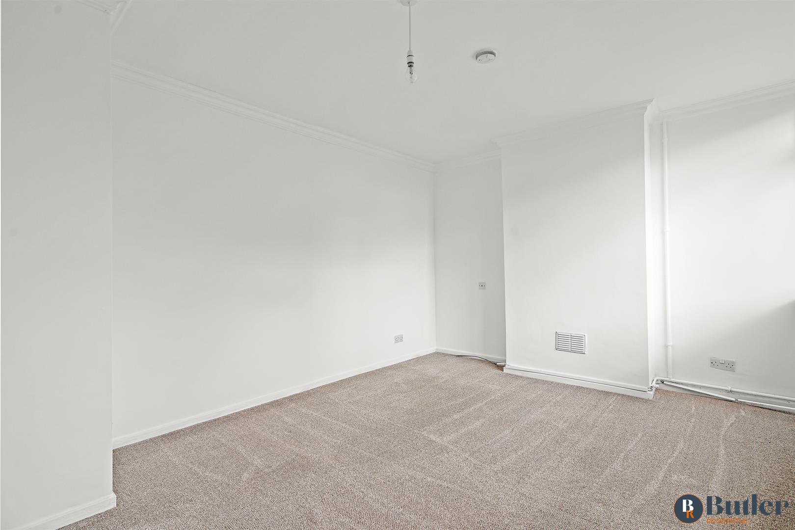 2 bed semi-detached bungalow for sale in Moorfield Way, Huntingdon  - Property Image 5