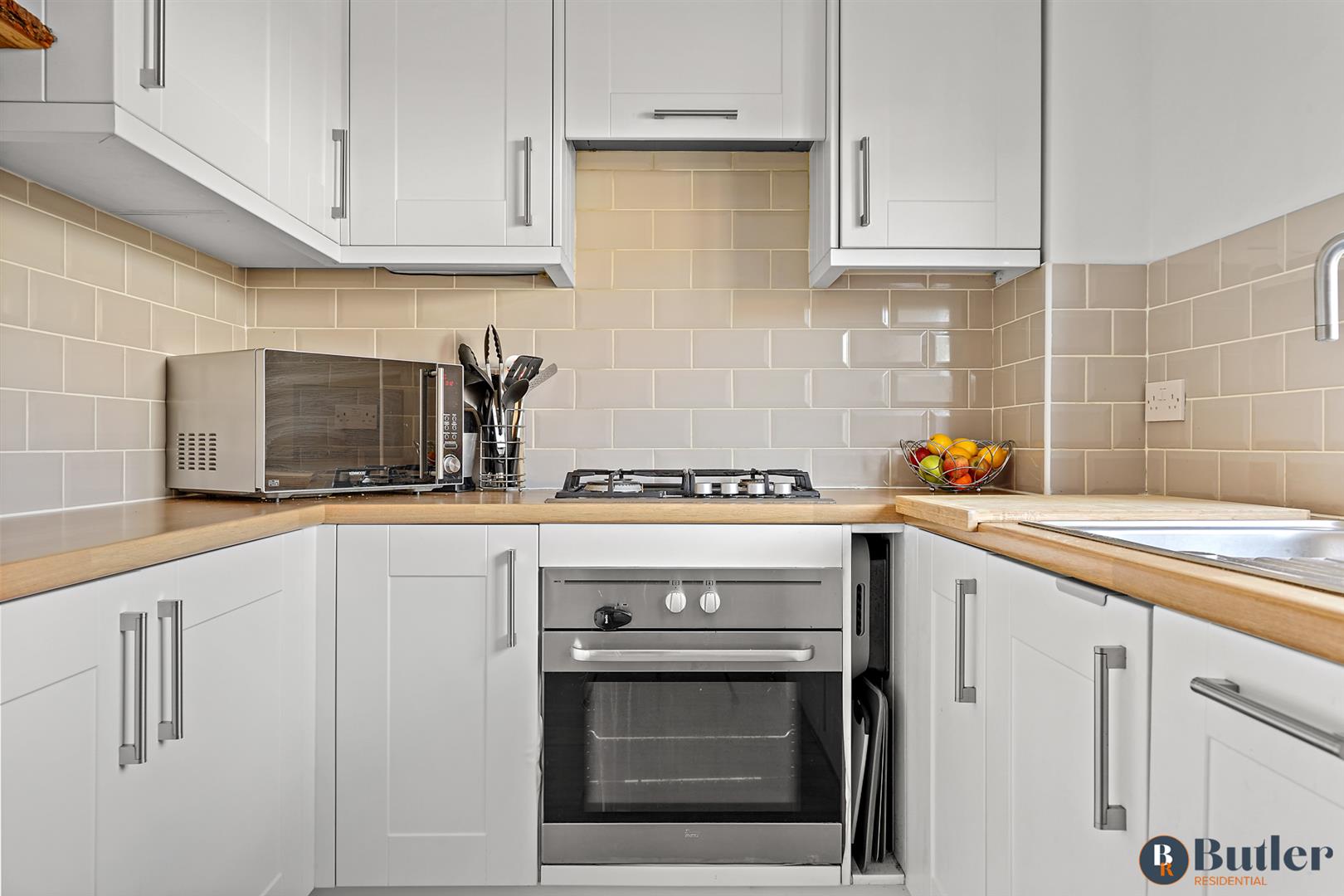 3 bed terraced house for sale in Wychdell, Stevenage  - Property Image 9