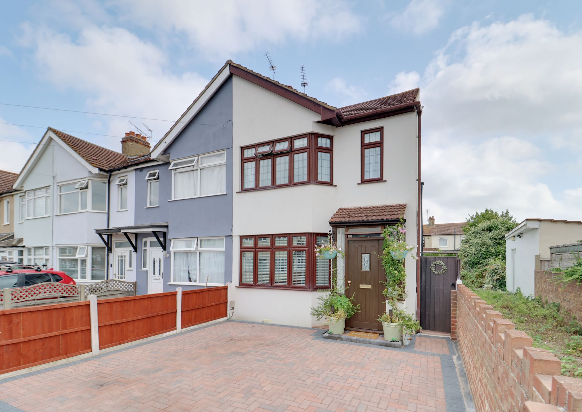 3 bed  for sale in Glenwood Avenue, Rainham, RM13
