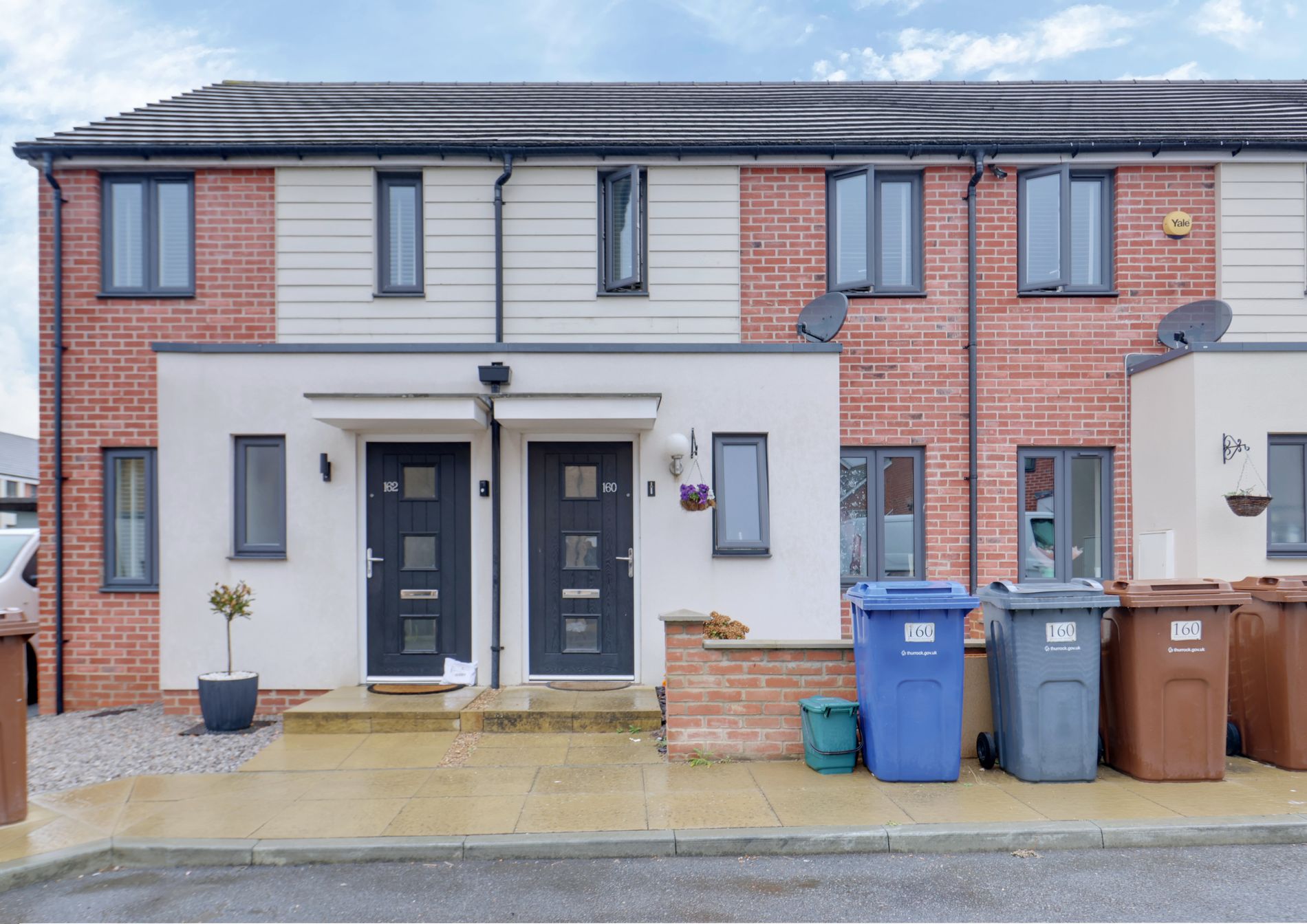 2 bed  for sale in Belhouse Avenue, Aveley, RM15