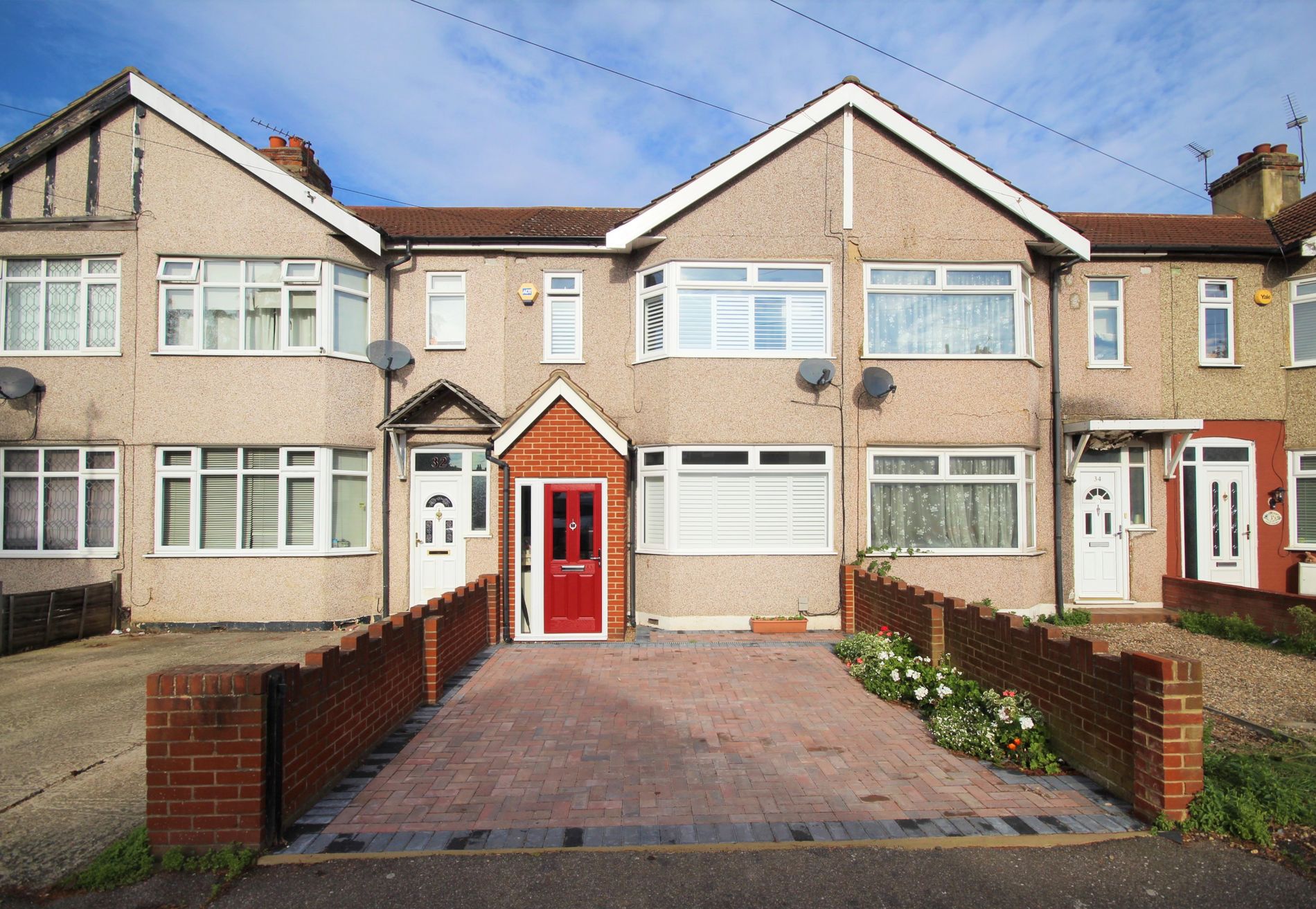 3 bed  for sale in Hawthorn Avenue, Rainham, RM13