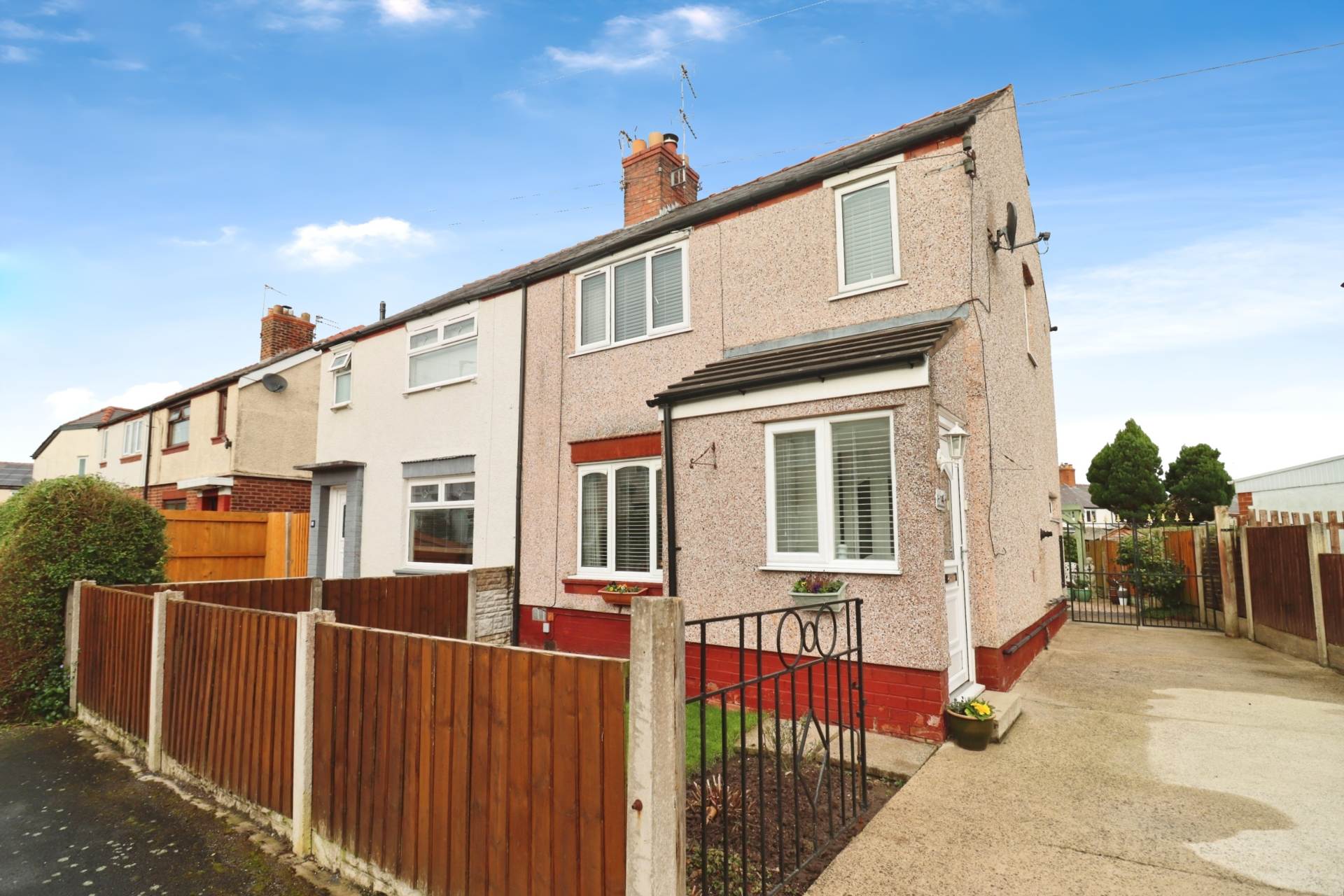 Dale Avenue, Little Sutton