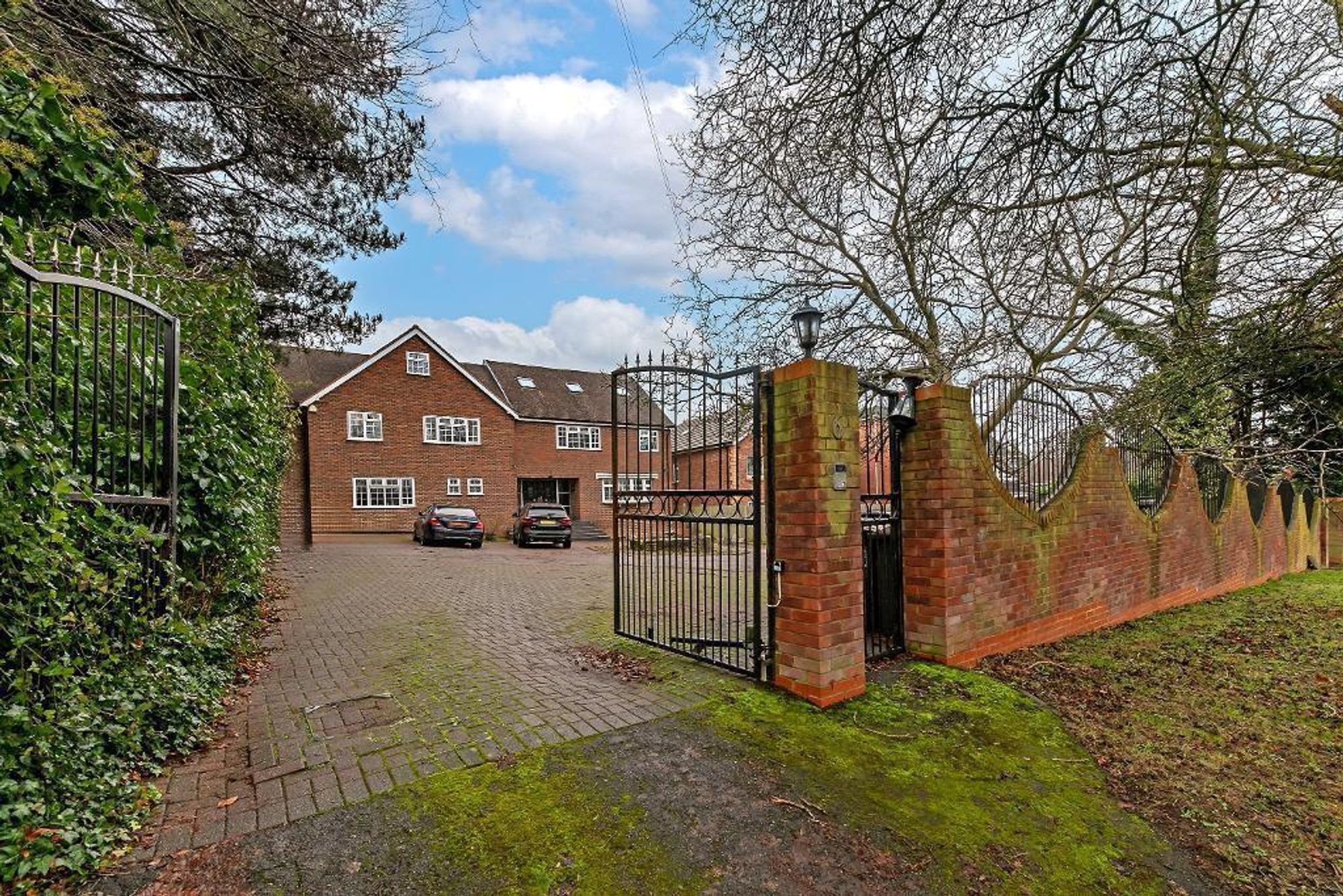 8 bed for sale in Barton Road, Luton, LU3