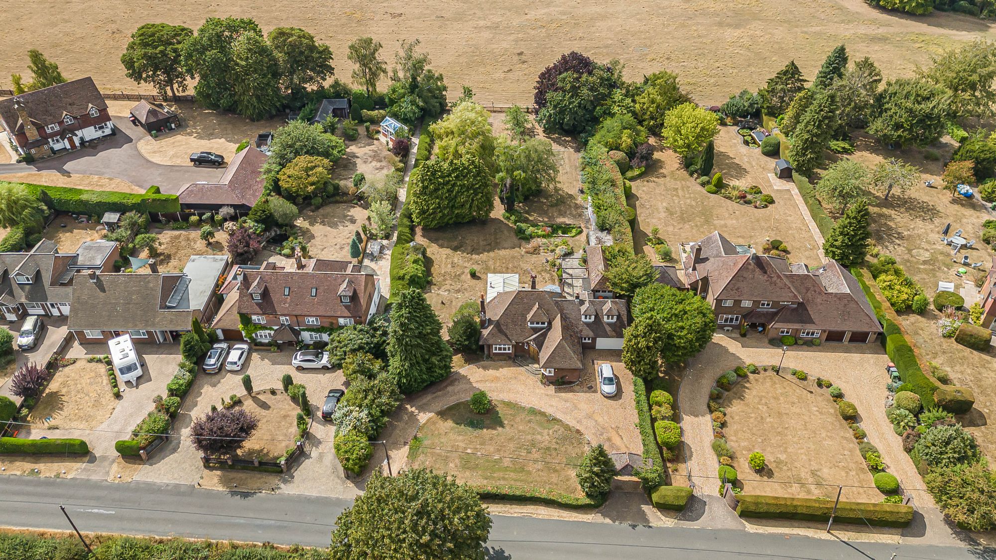 4 bed for sale in Sharpenhoe Road, Streatley, LU3
