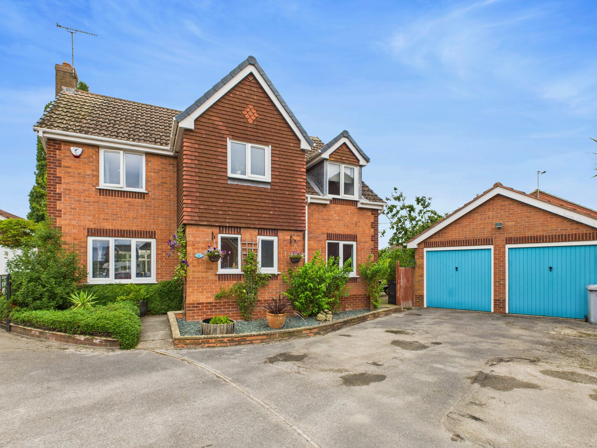 4 bed detached house for sale in Bramble Close, Bilsthorpe, NG22