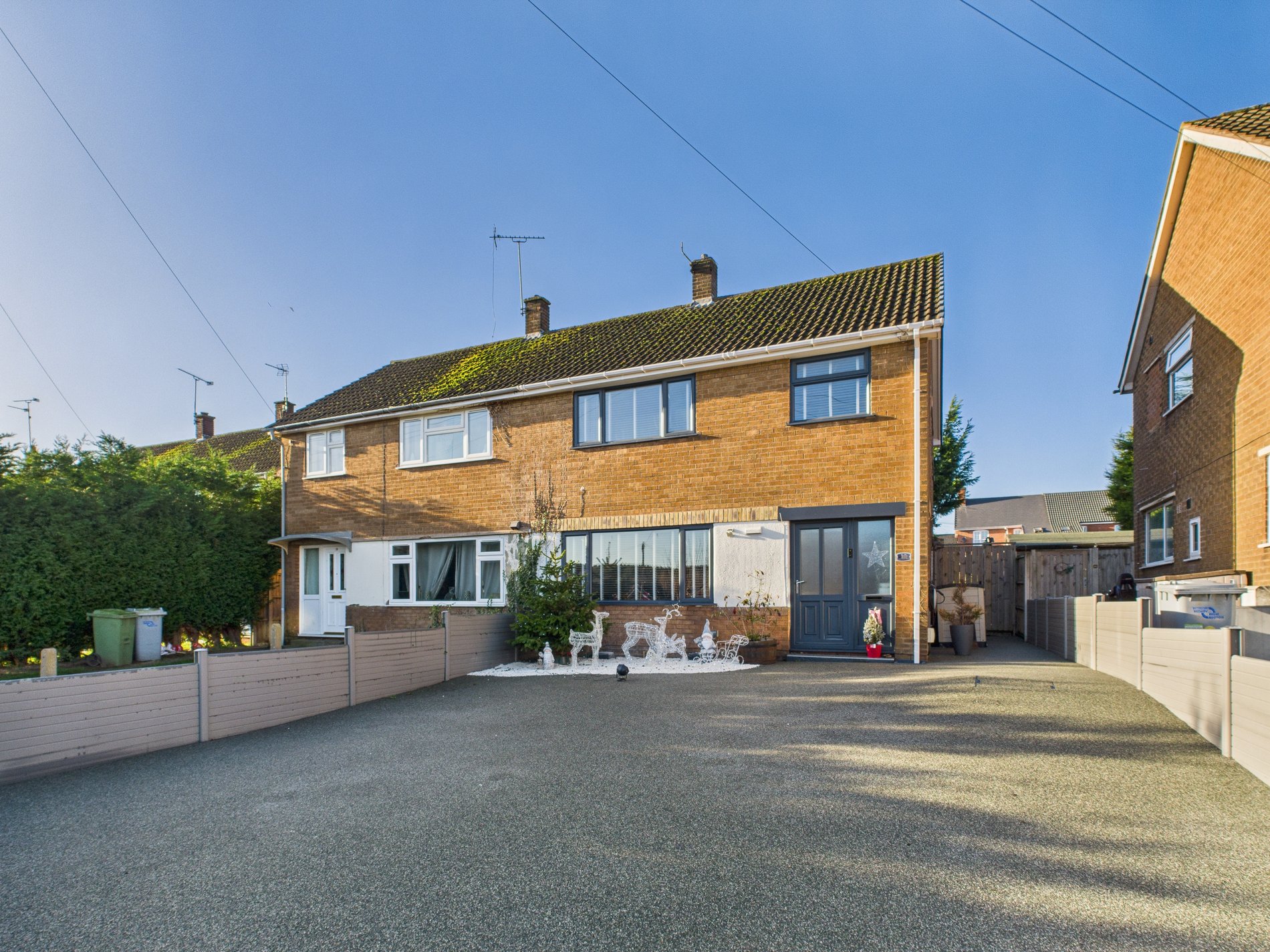 3 bed semi-detached house for sale in Hawthorn Drive, New Ollerton, NG22  - Property Image 1