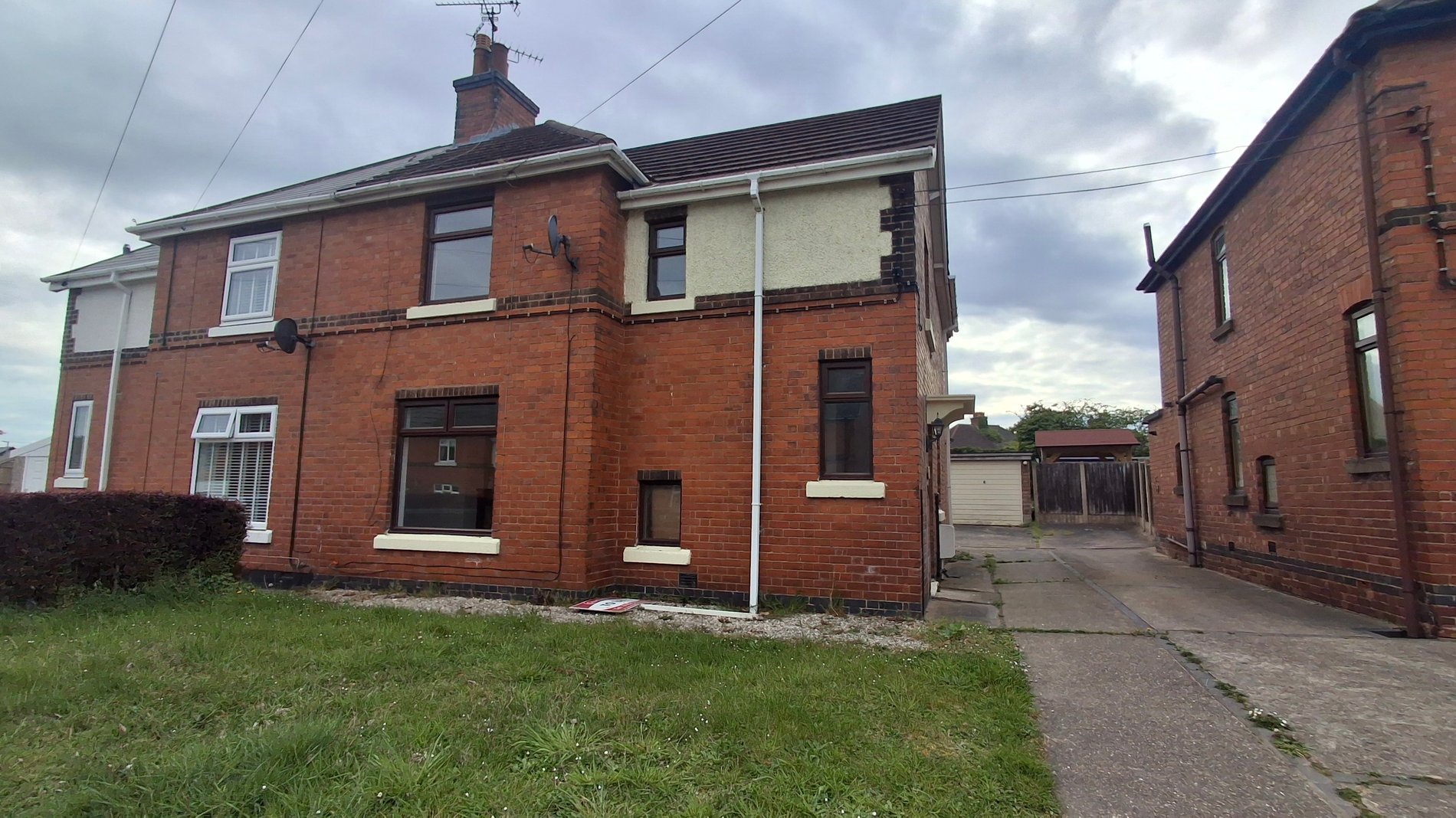 3 bed semi-detached house to rent in Whinney Lane, New Ollerton, NG22