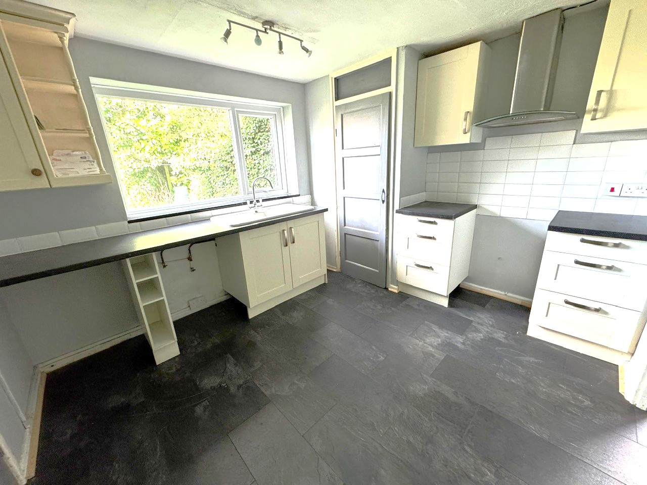 3 bed semi-detached house for sale in Dove Croft, New Ollerton, NG22  - Property Image 6