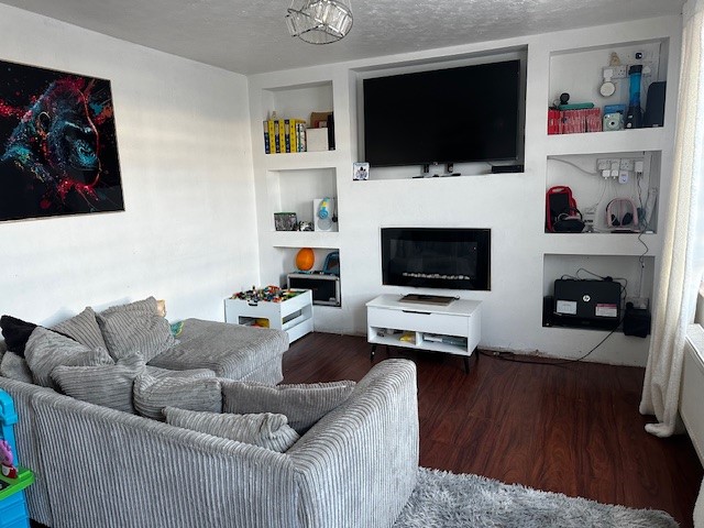 3 bed terraced house for sale in Stuart Avenue, New Ollerton, NG22  - Property Image 4