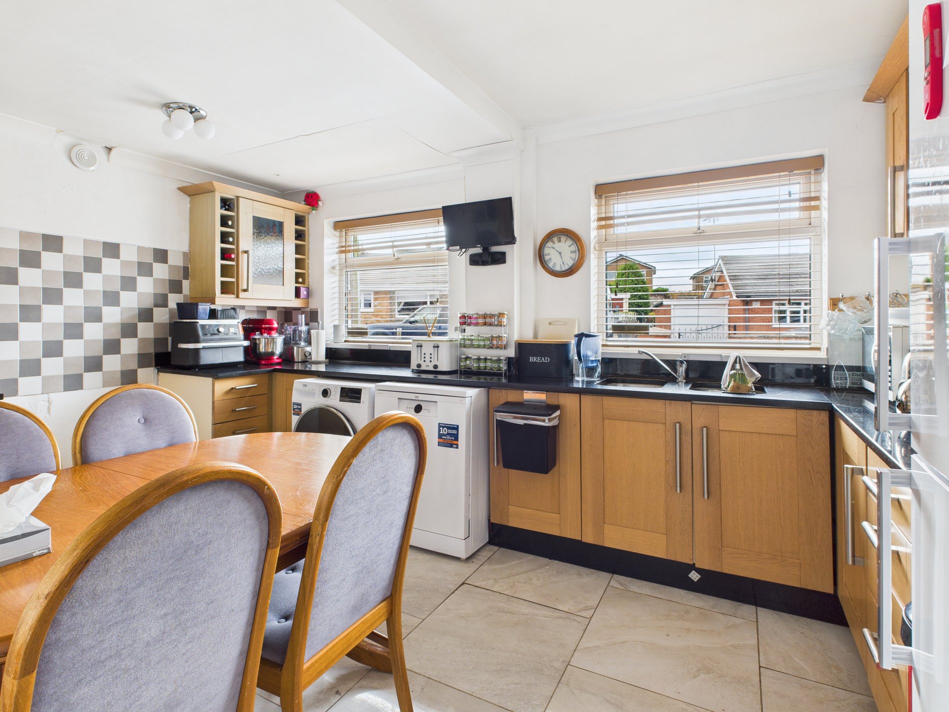2 bed bungalow for sale in Linton Drive, Boughton, NG22  - Property Image 5