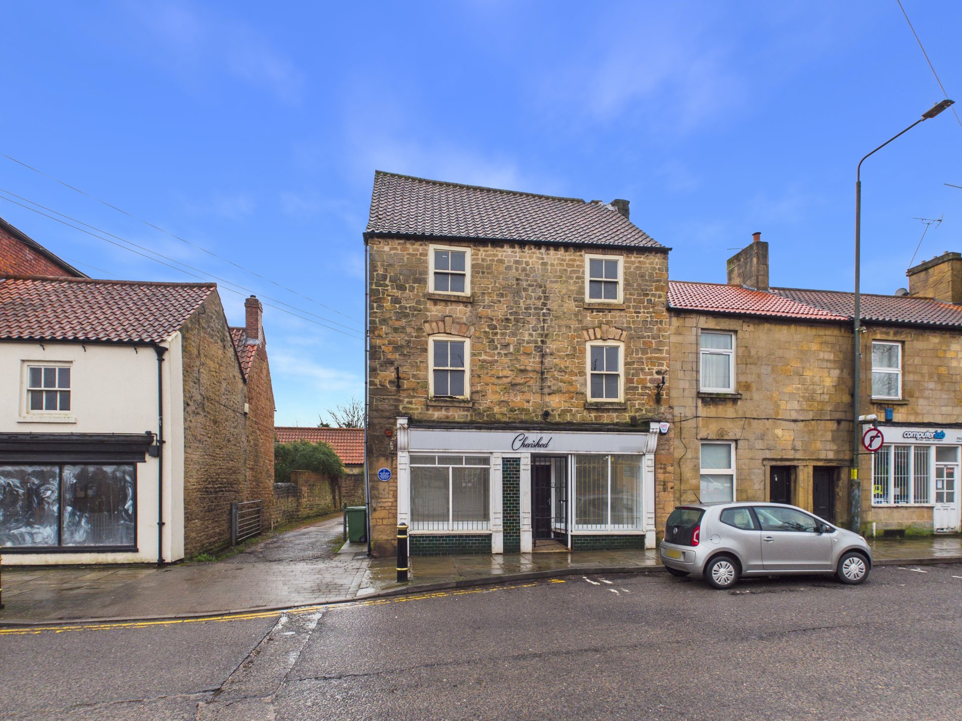 Commercial property for sale in High Street, Mansfield Woodhouse, NG19