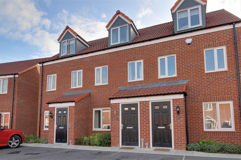 3 bed town house to rent in Skylark Way, Clipstone Village, NG21