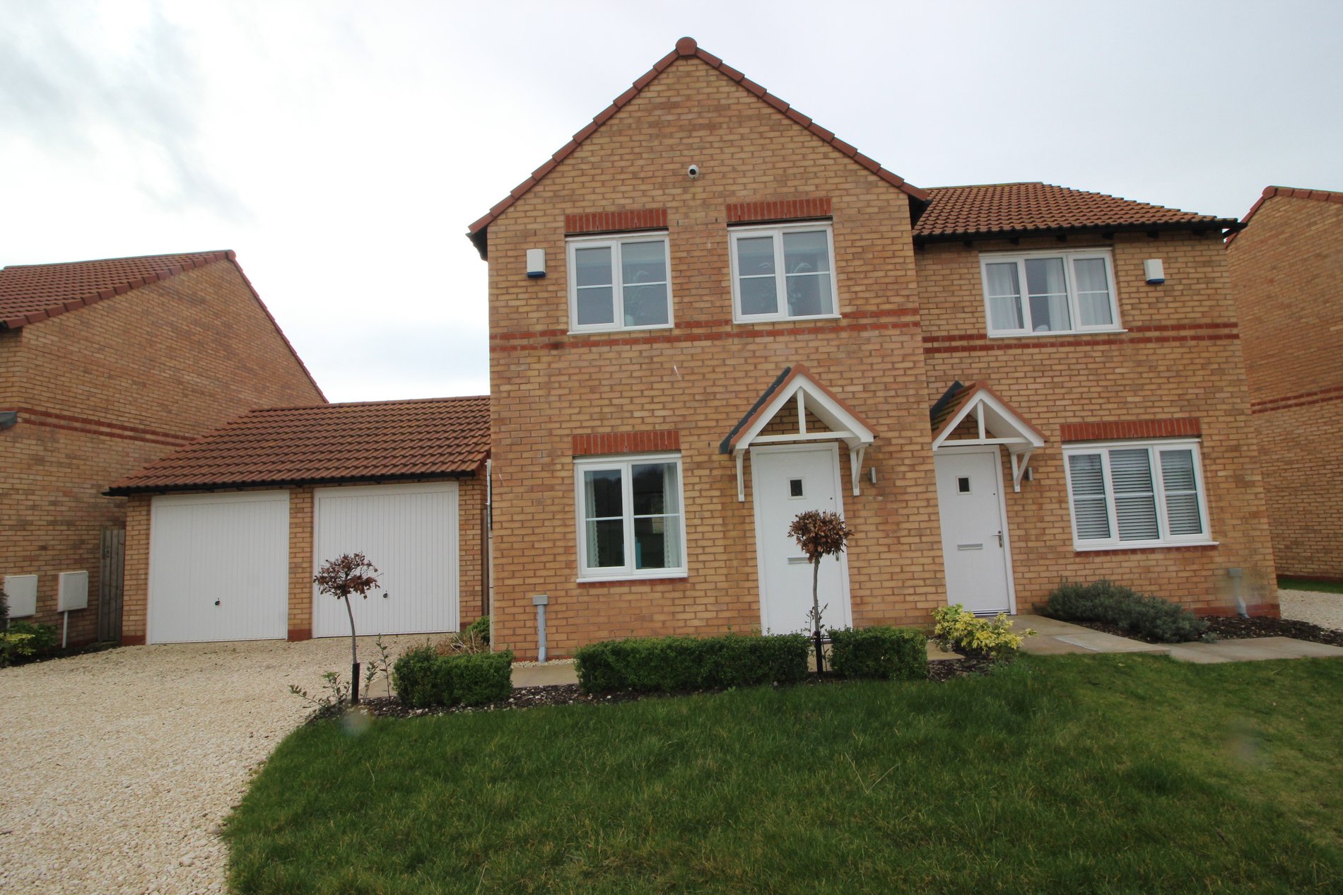 3 bed semi-detached house to rent in Sleepers Close, New Ollerton, NG22