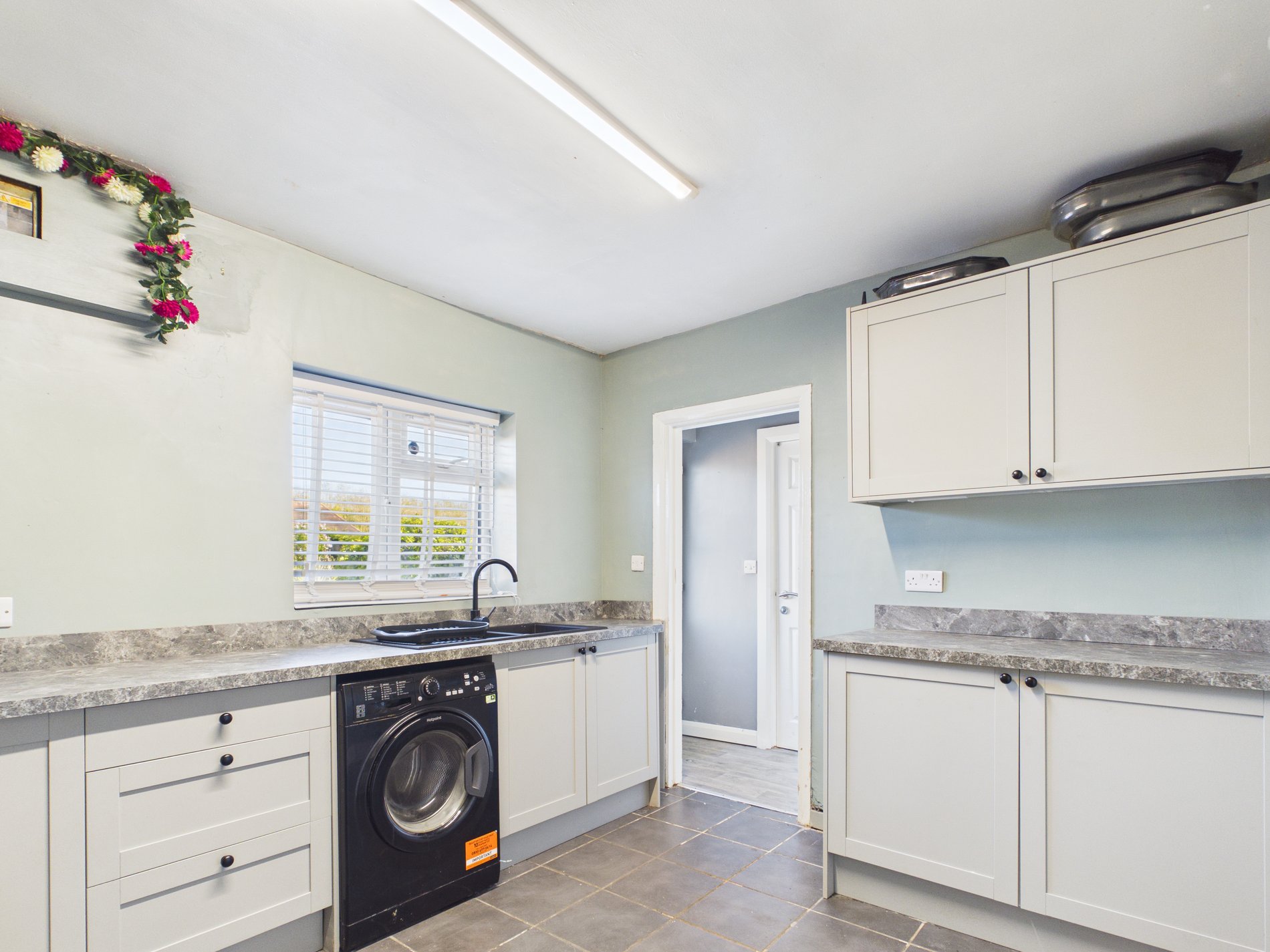 3 bed terraced house for sale in Savile Road, Bilsthorpe, NG22  - Property Image 5