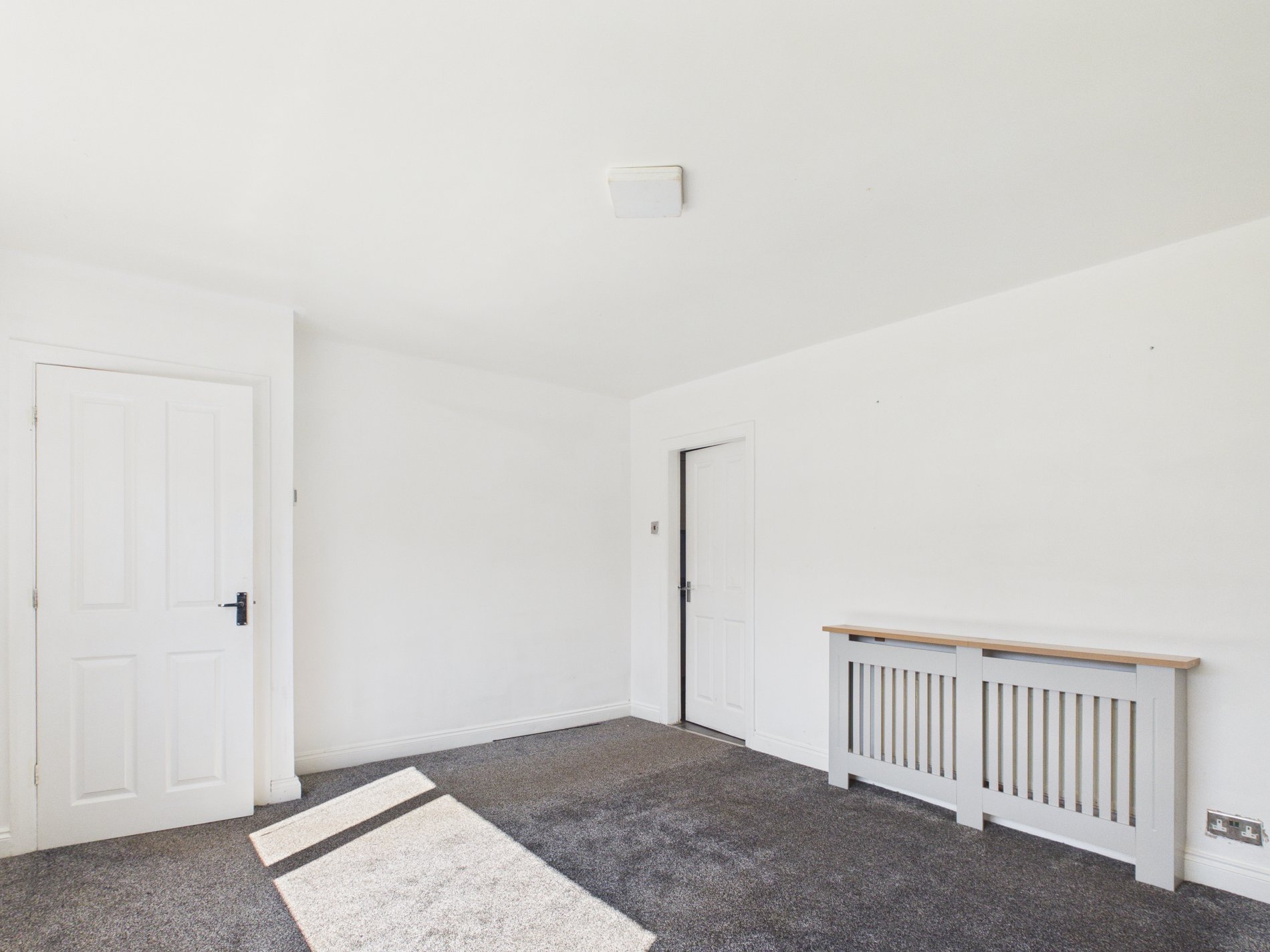 3 bed terraced house for sale in Savile Road, Bilsthorpe, NG22  - Property Image 3