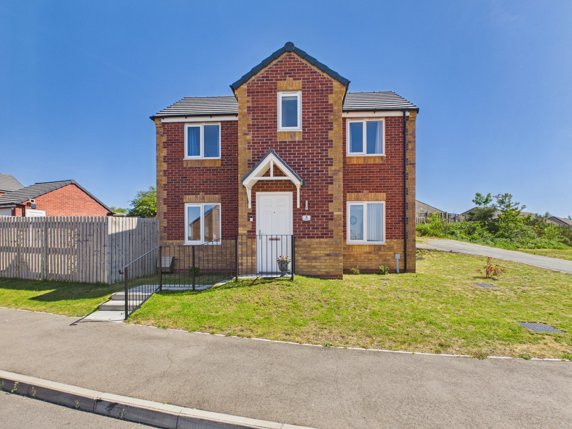 3 bed detached house for sale in Peter Way, Bilsthorpe, NG22