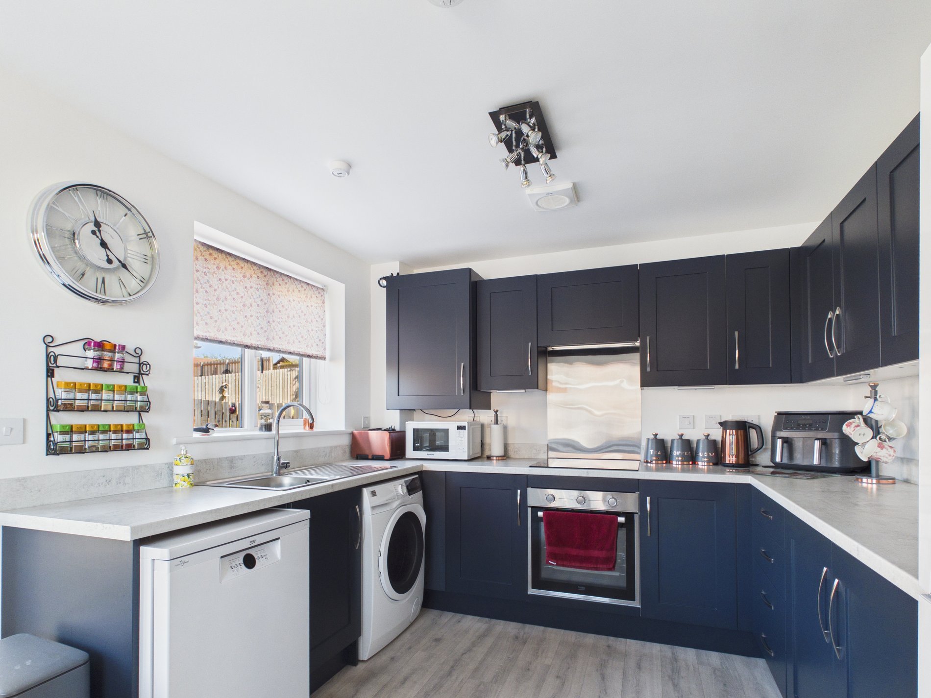3 bed detached house for sale in Peter Way, Bilsthorpe, NG22  - Property Image 3