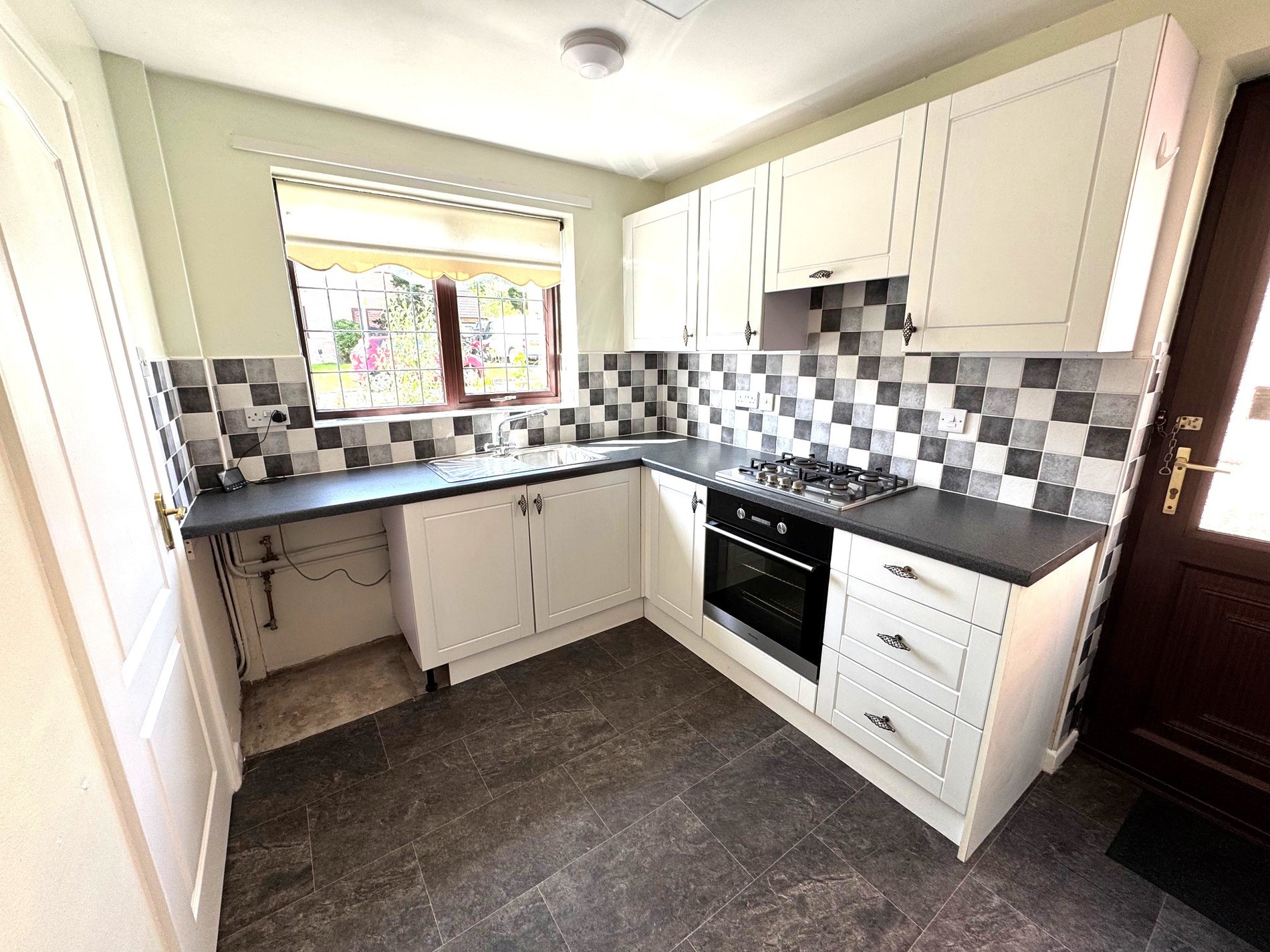 2 bed bungalow to rent in Woodhead Close, Edwinstowe, NG21  - Property Image 3