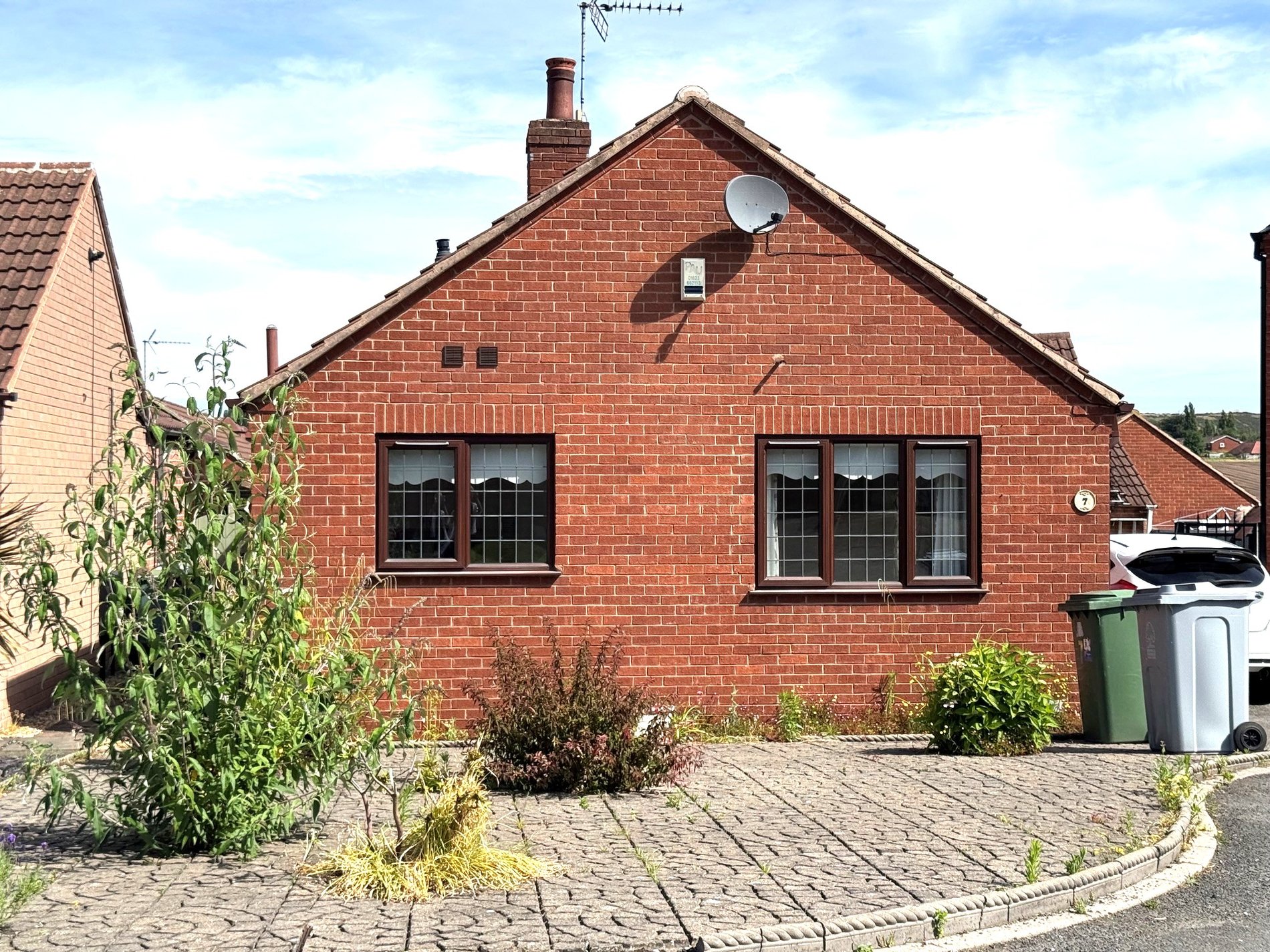 2 bed bungalow to rent in Woodhead Close, Edwinstowe, NG21  - Property Image 1