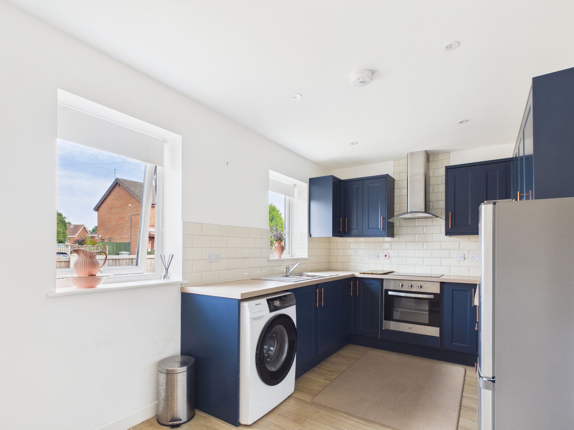 2 bed bungalow for sale in Holly Rise, New Ollerton, NG22  - Property Image 4