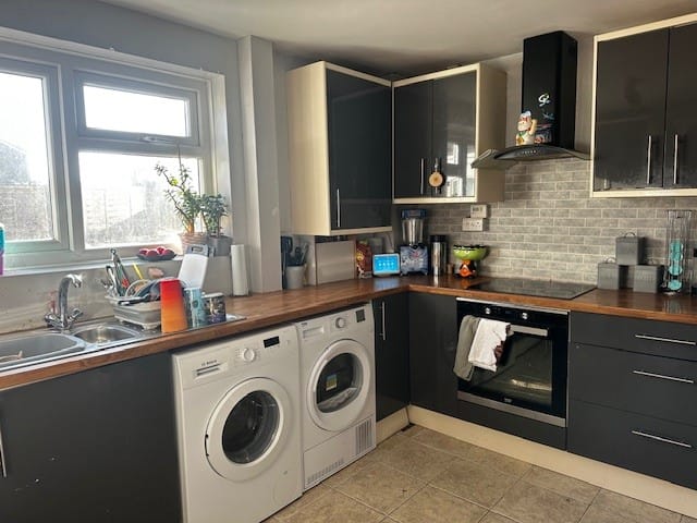 3 bed terraced house for sale in Stuart Avenue, New Ollerton, NG22  - Property Image 2