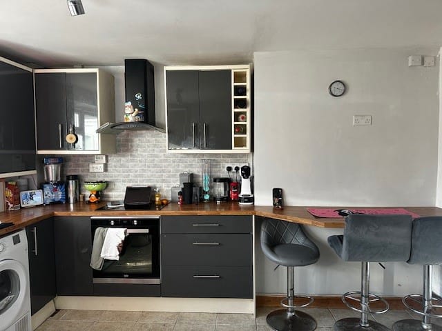 3 bed terraced house for sale in Stuart Avenue, New Ollerton, NG22  - Property Image 3