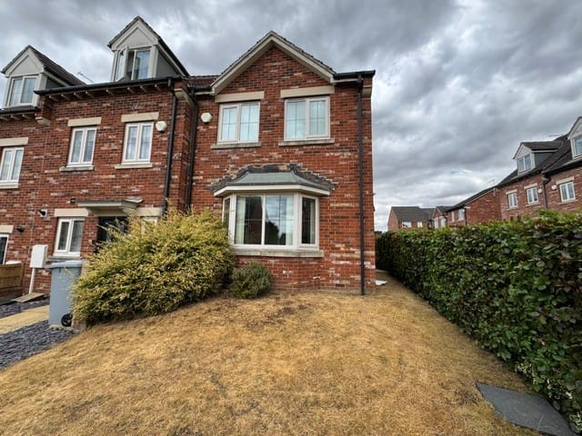 3 bed town house to rent in Guylers Hill Drive, Clipstone Village, NG21  - Property Image 1