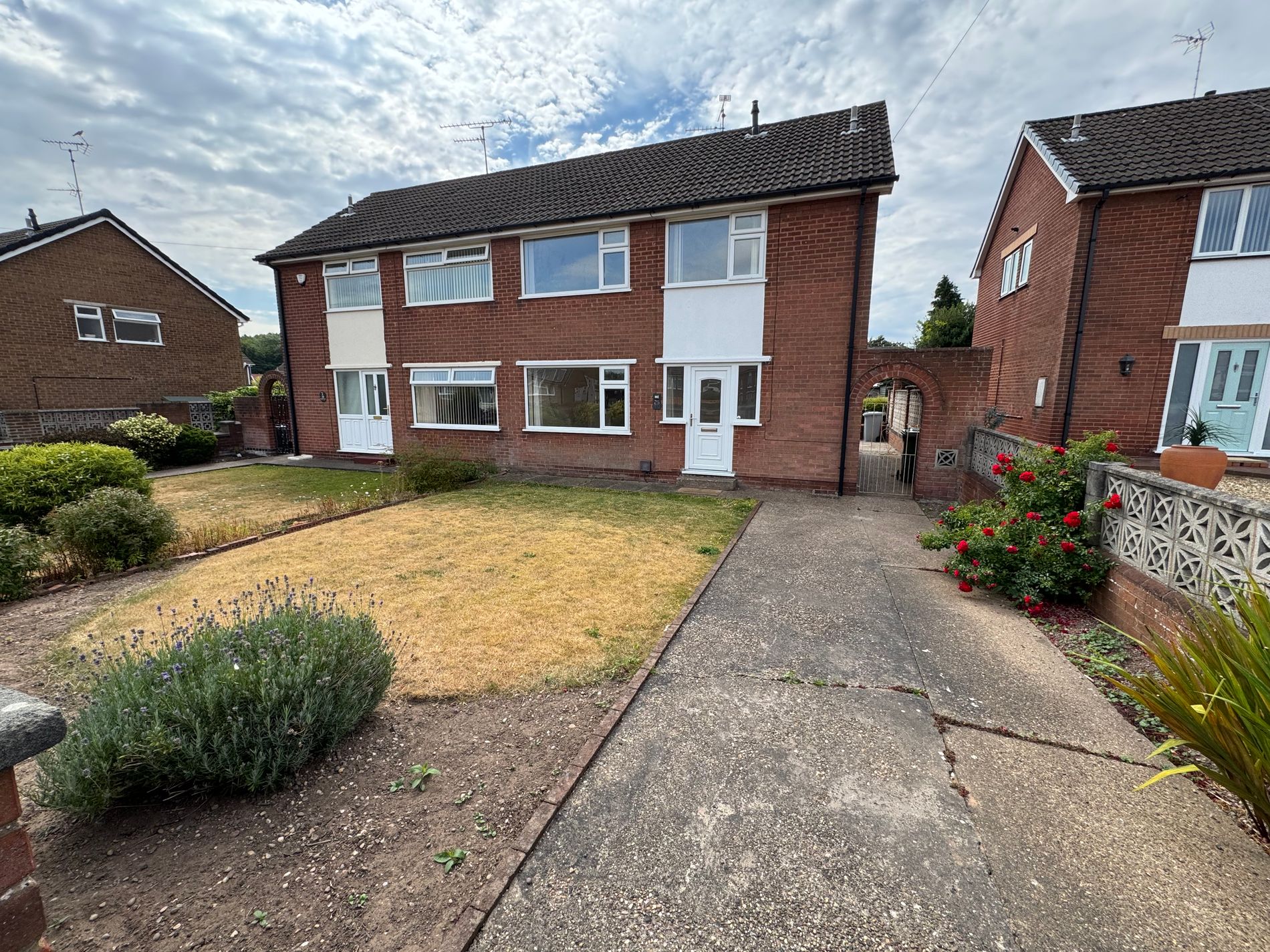 3 bed semi-detached house to rent in Hawthorn Drive, New Ollerton, NG22