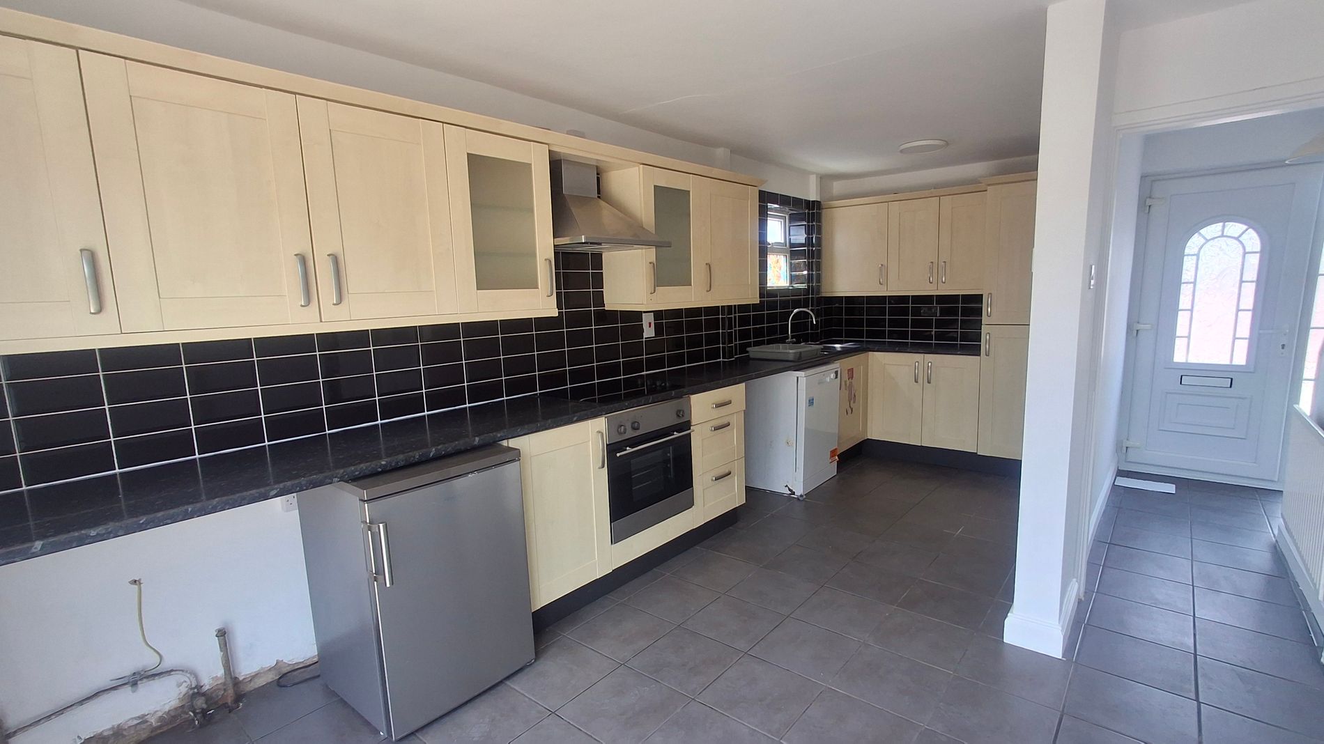 3 bed semi-detached house to rent in Breck Bank Crescent, New Ollerton, NG22  - Property Image 4
