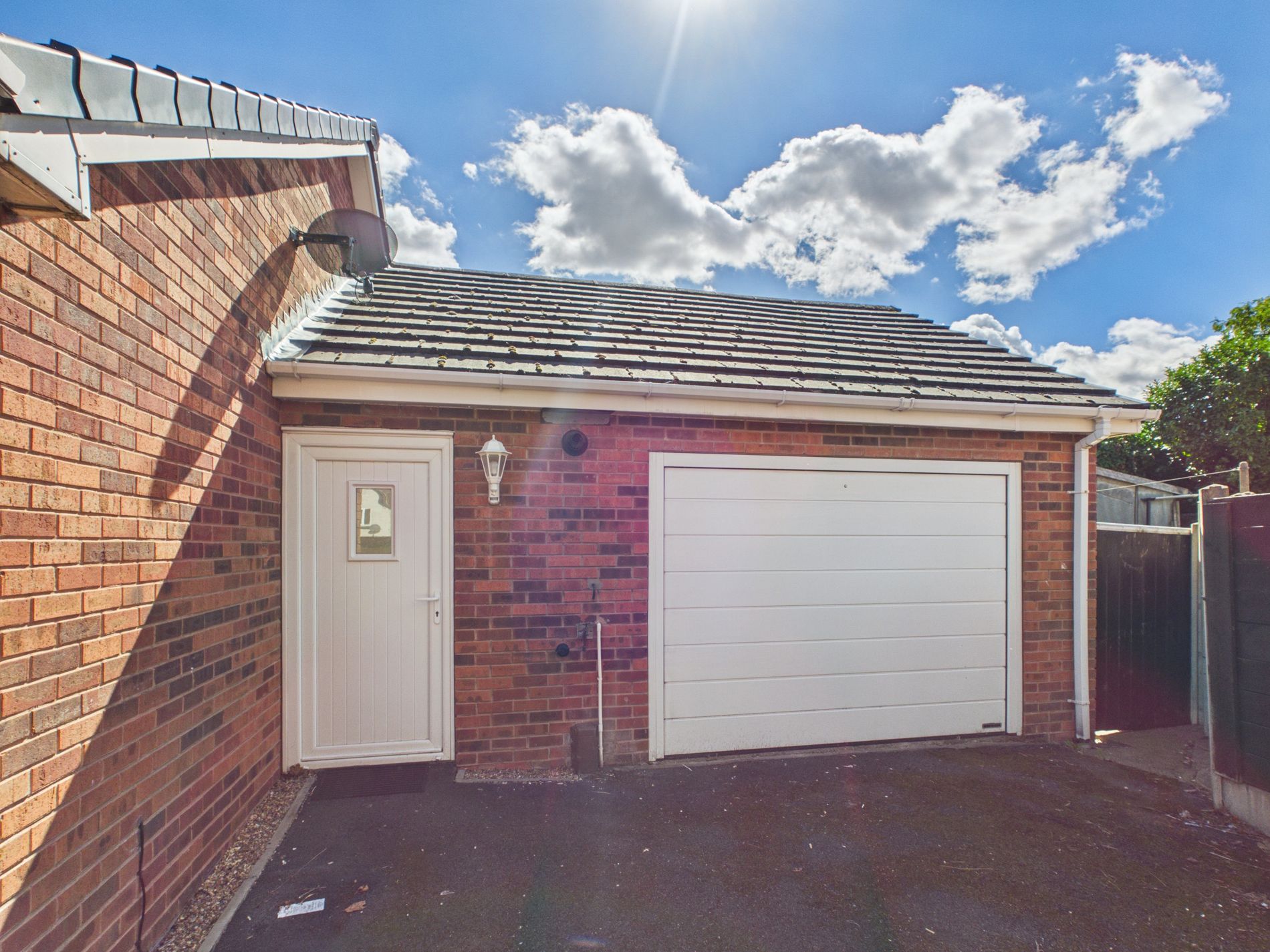2 bed bungalow for sale in Walesby Lane, New Ollerton, NG22  - Property Image 2