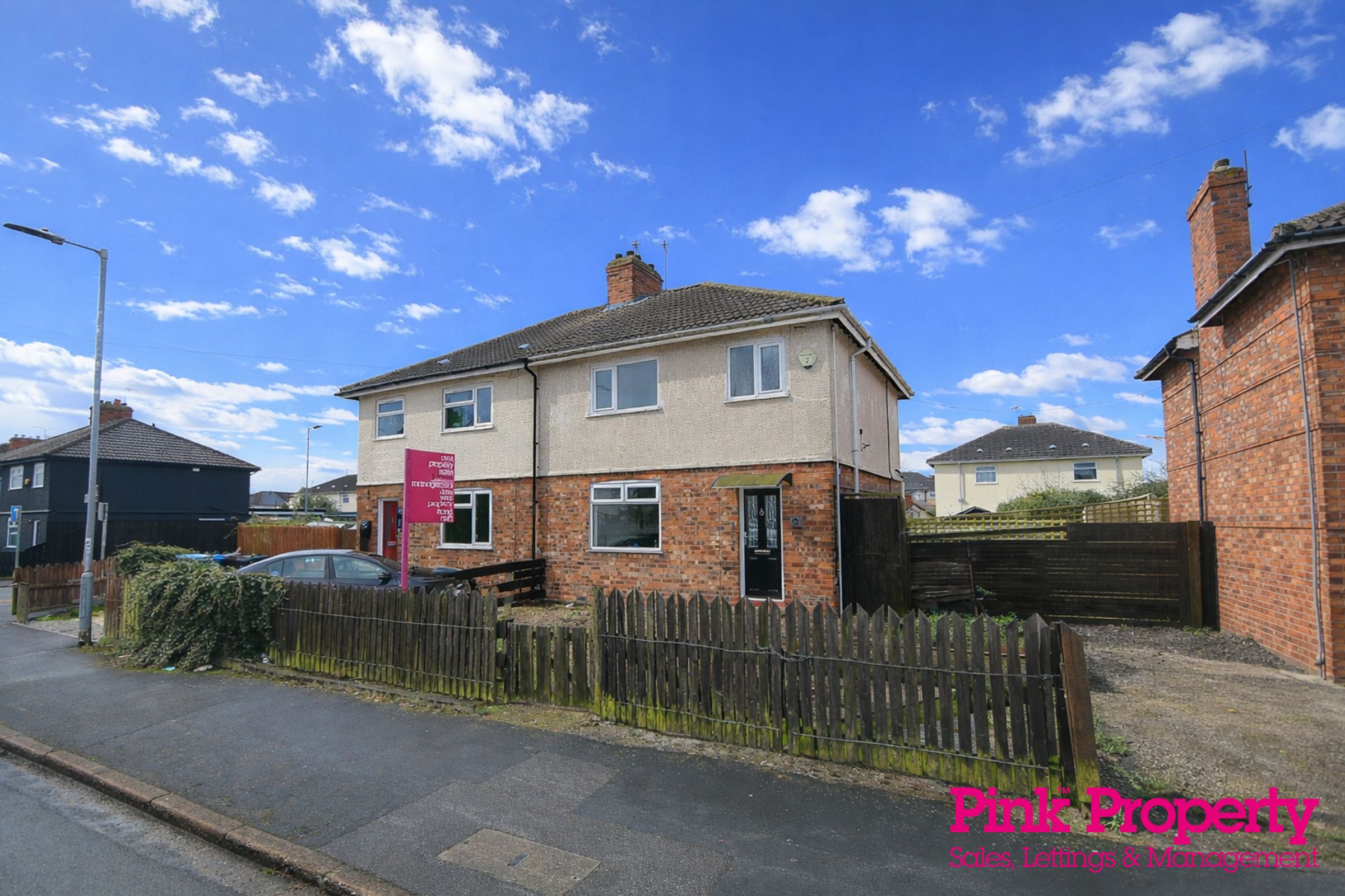 3 bed semi-detached house to rent in Risby Grove, Hull - Property Image 1