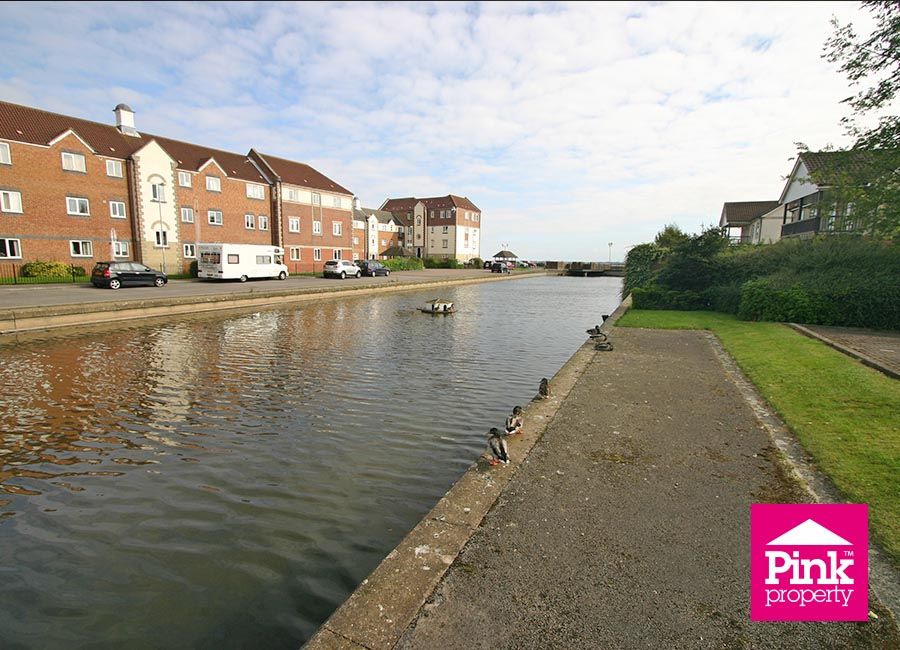 2 bed flat to rent in Ha'Penny Bridge Way, Hull  - Property Image 1