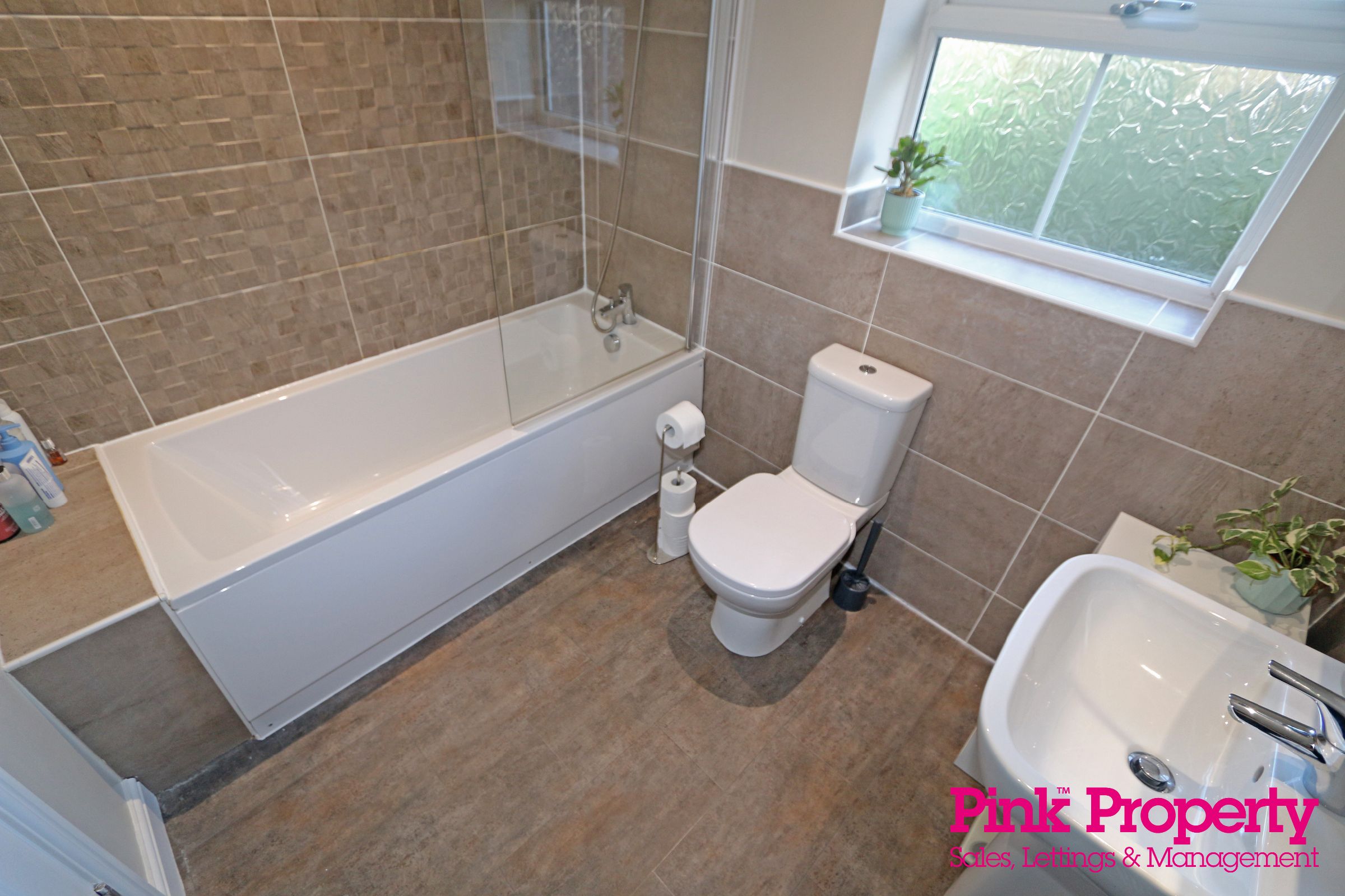 4 bed semi-detached house to rent in Wentworth Close, Gilberdyke, Brough  - Property Image 11