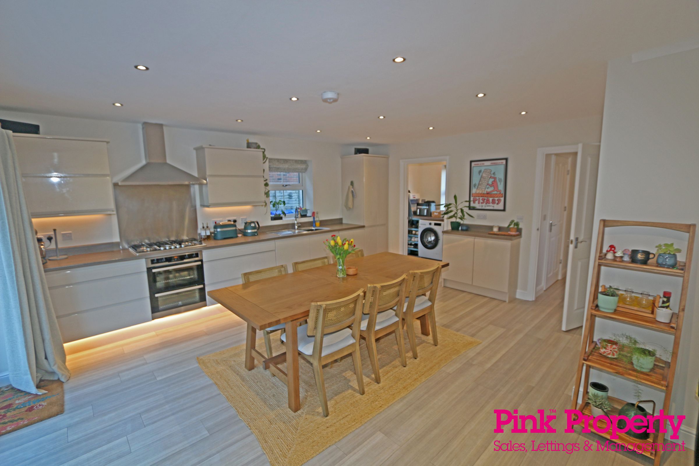4 bed semi-detached house to rent in Wentworth Close, Gilberdyke, Brough  - Property Image 5
