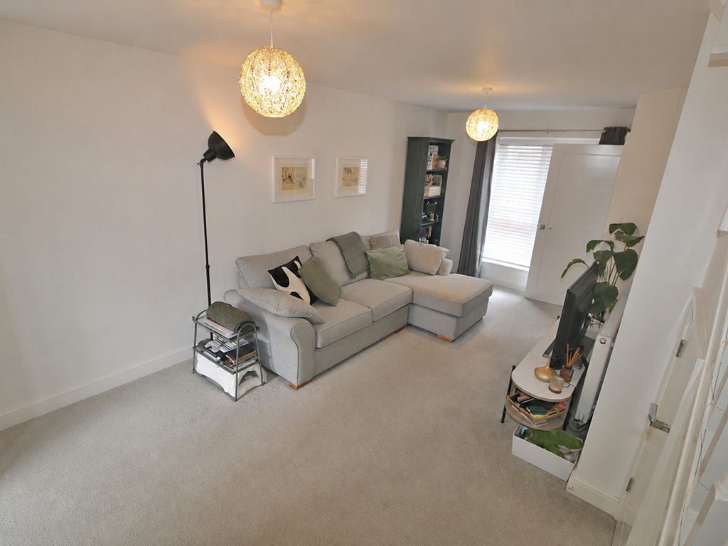 2 bed terraced house to rent in Scotts Square, Hull  - Property Image 3