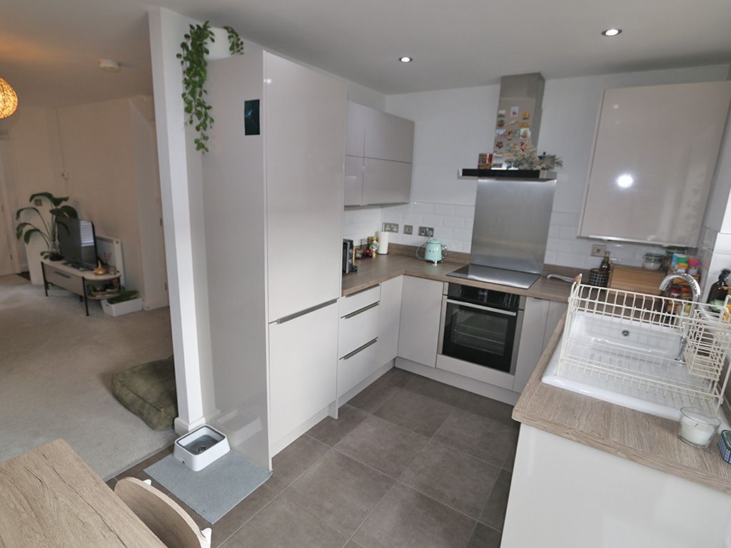 2 bed terraced house to rent in Scotts Square, Hull  - Property Image 4