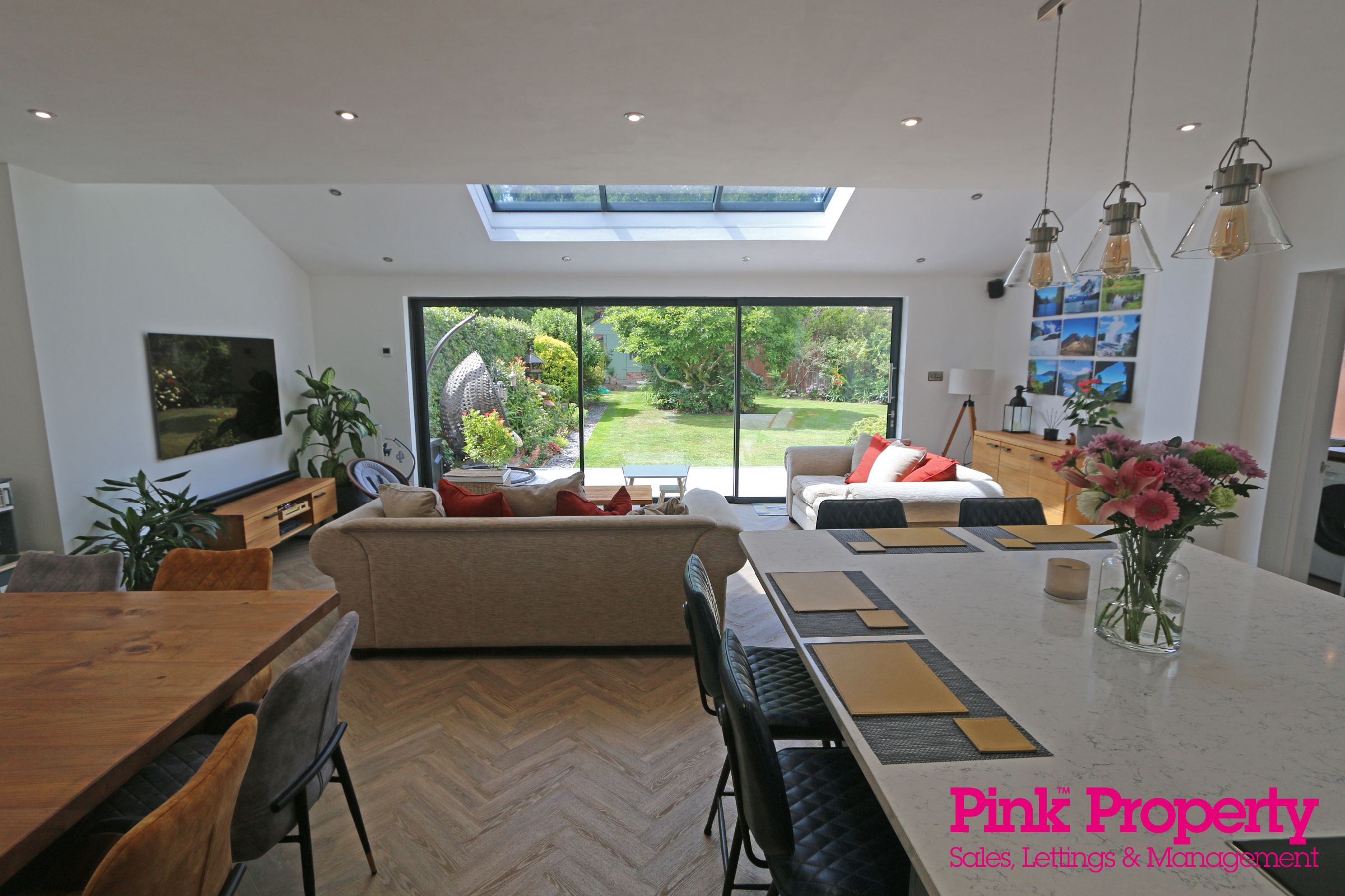 4 bed semi-detached house for sale in The Octagon, Willerby, Hull  - Property Image 5