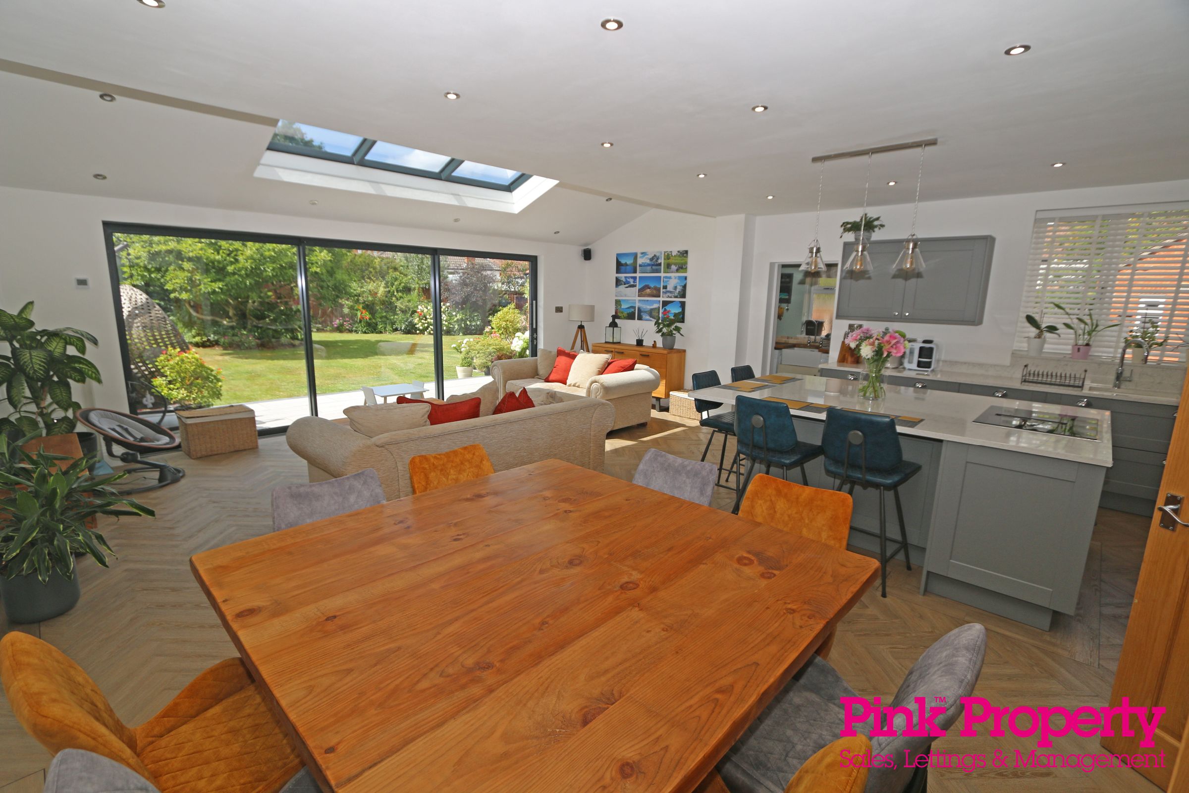 4 bed semi-detached house for sale in The Octagon, Willerby, Hull  - Property Image 6