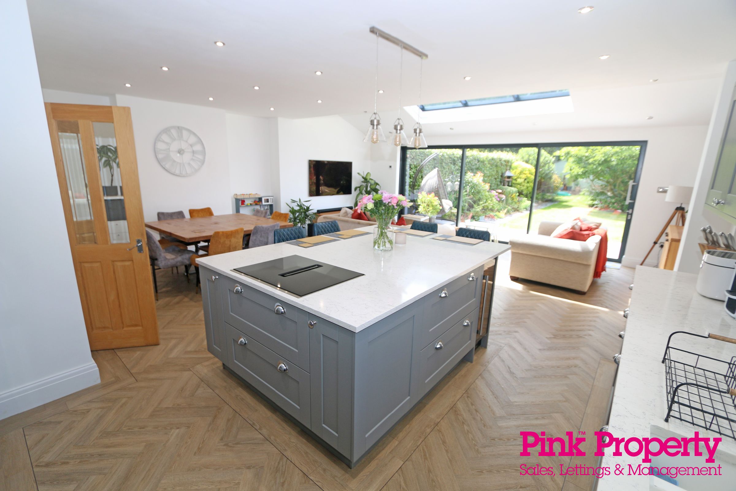 4 bed semi-detached house for sale in The Octagon, Willerby, Hull  - Property Image 8