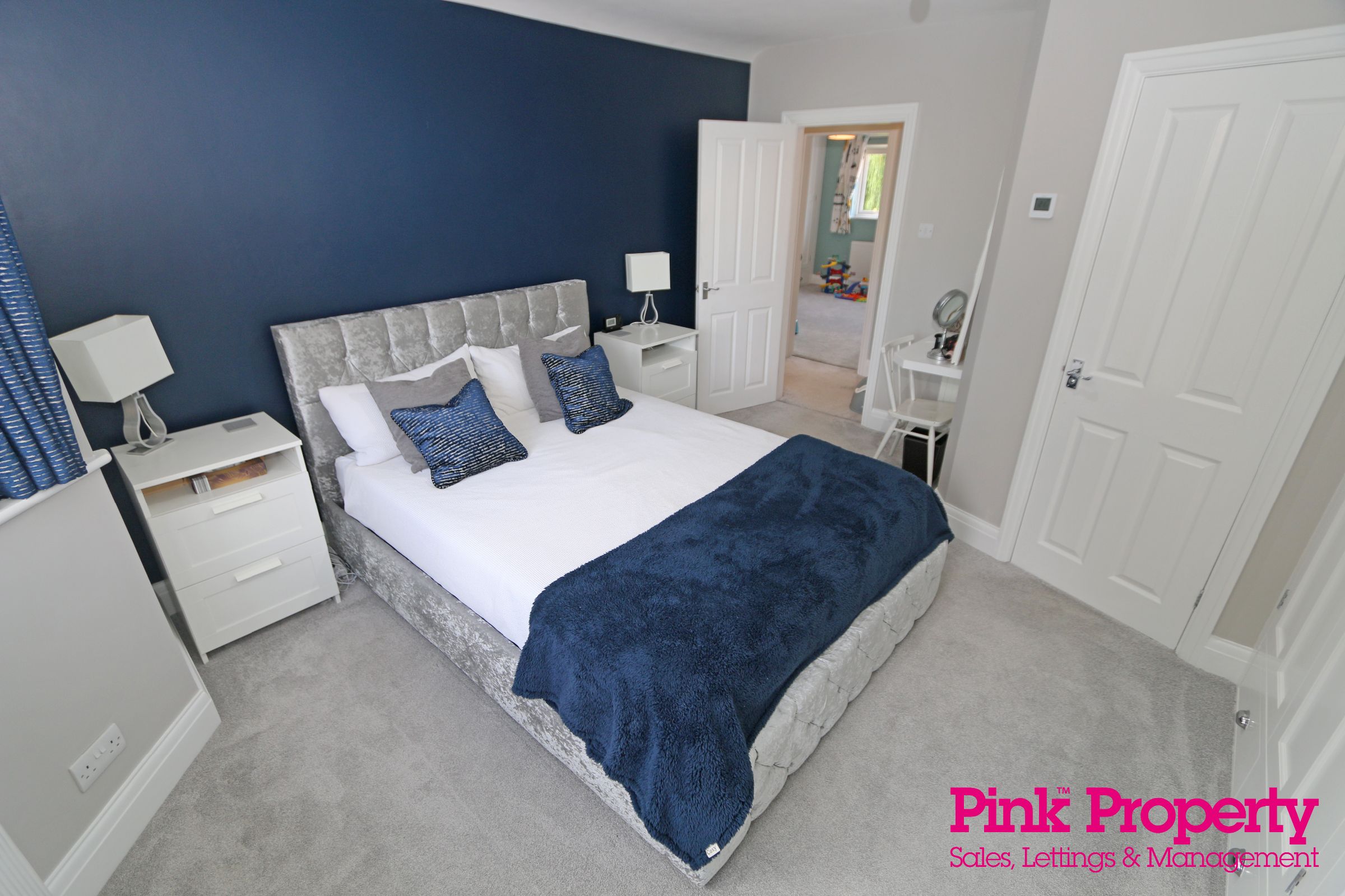 4 bed semi-detached house for sale in The Octagon, Willerby, Hull  - Property Image 9