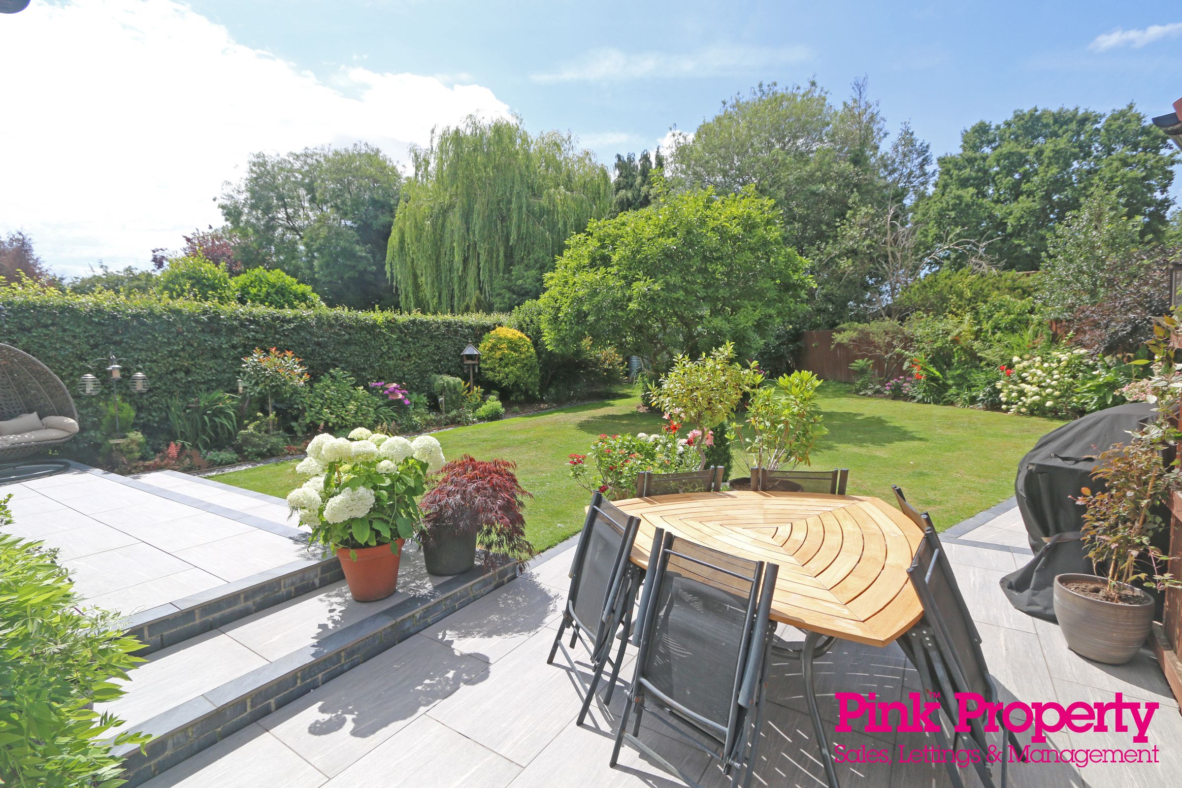 4 bed semi-detached house for sale in The Octagon, Willerby, Hull  - Property Image 14