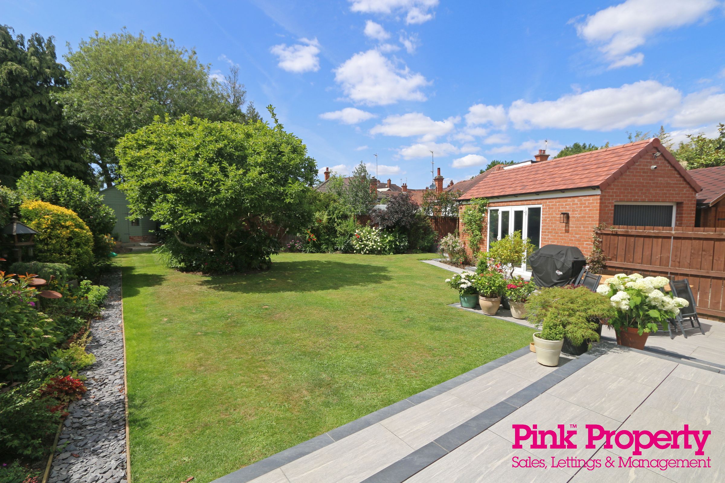4 bed semi-detached house for sale in The Octagon, Willerby, Hull  - Property Image 16