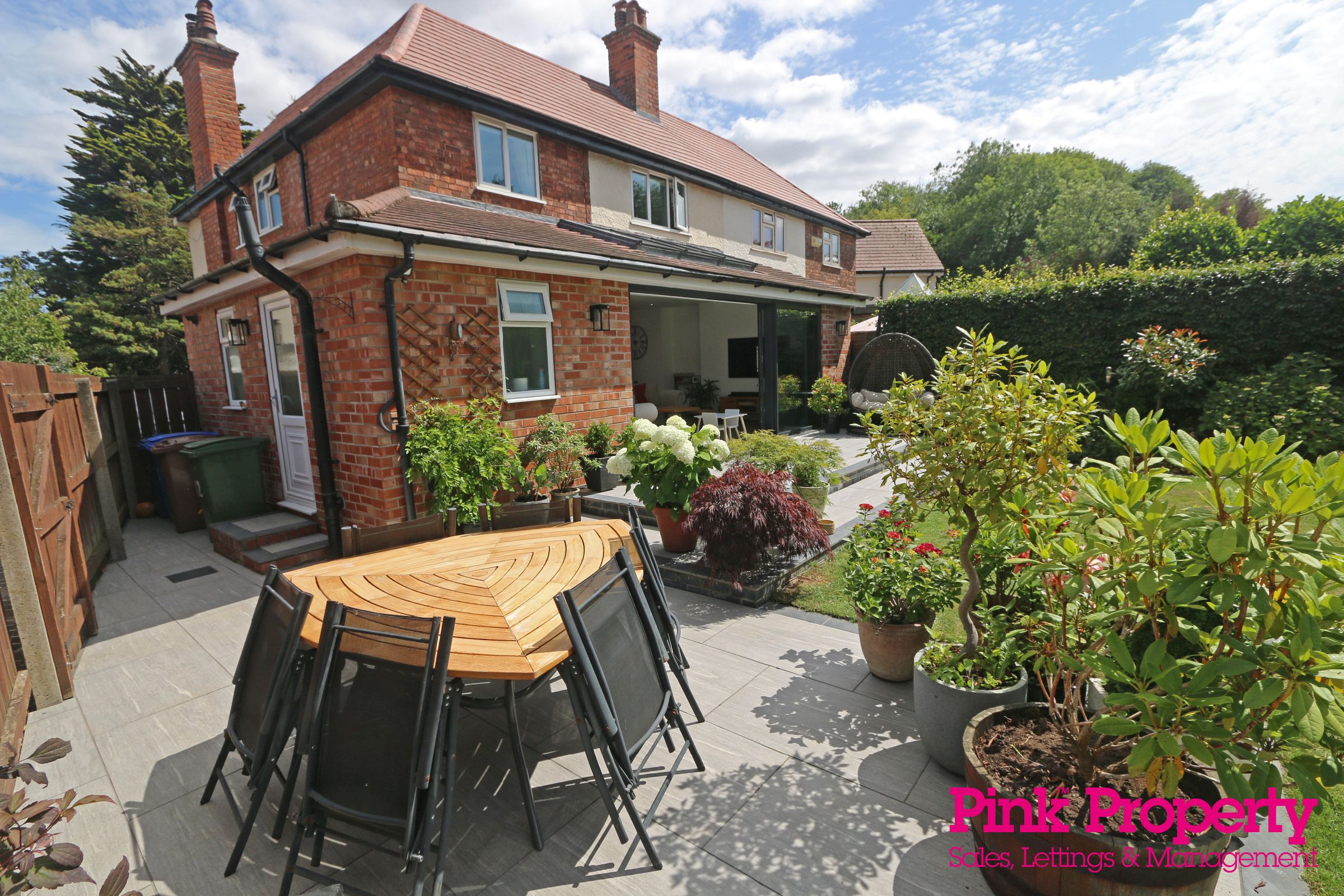 4 bed semi-detached house for sale in The Octagon, Willerby, Hull  - Property Image 19