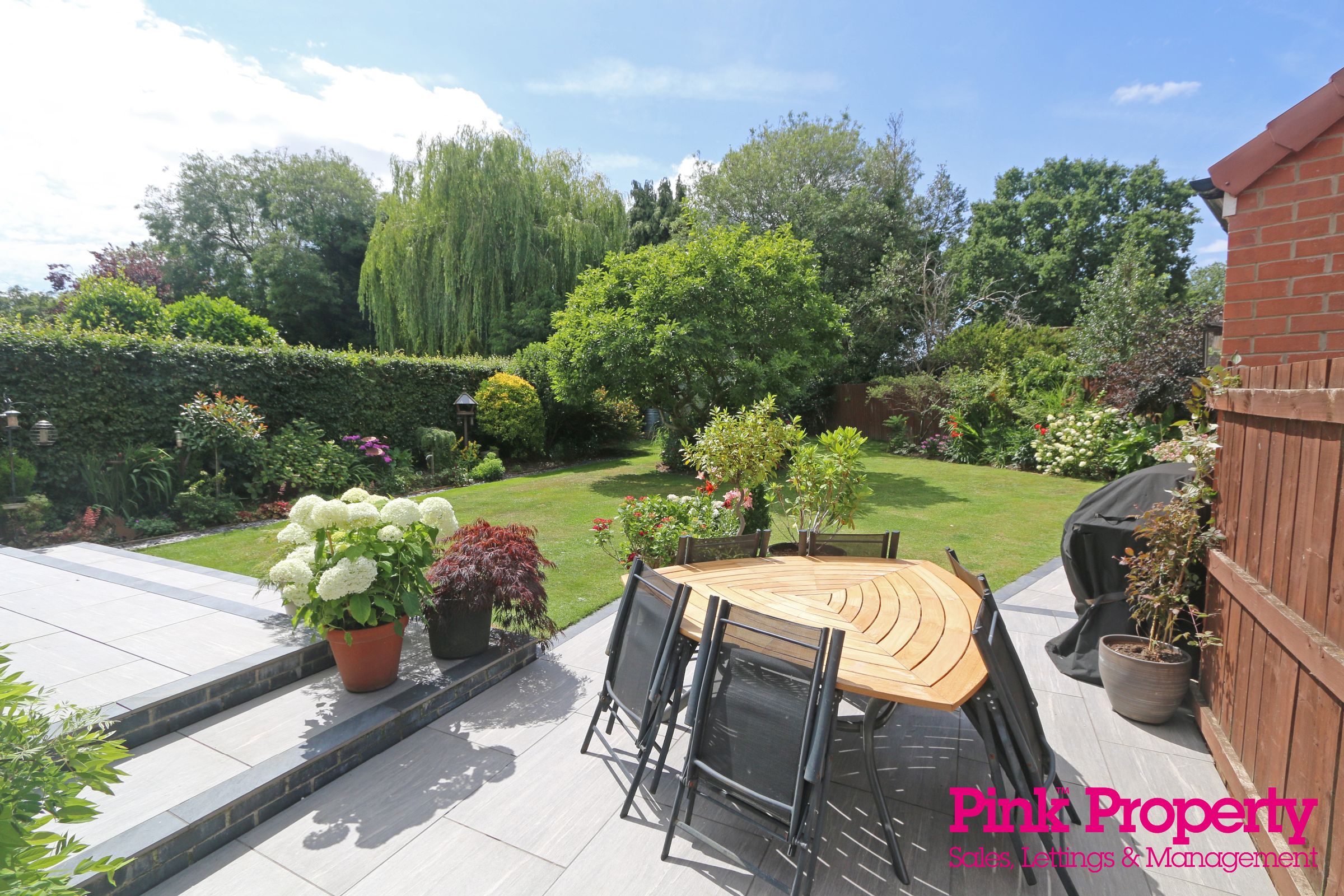 4 bed semi-detached house for sale in The Octagon, Willerby, Hull  - Property Image 20