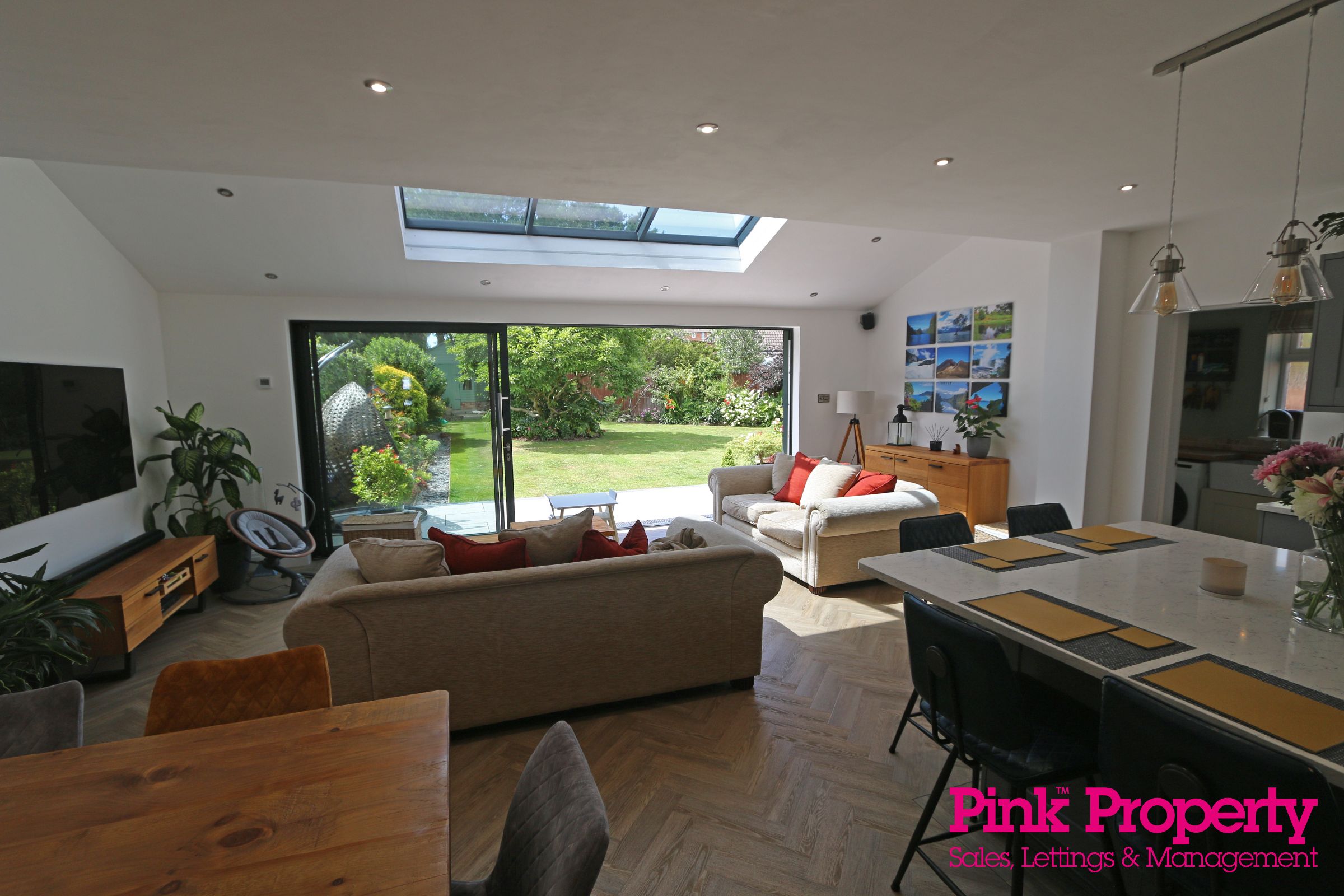 4 bed semi-detached house for sale in The Octagon, Willerby, Hull  - Property Image 21
