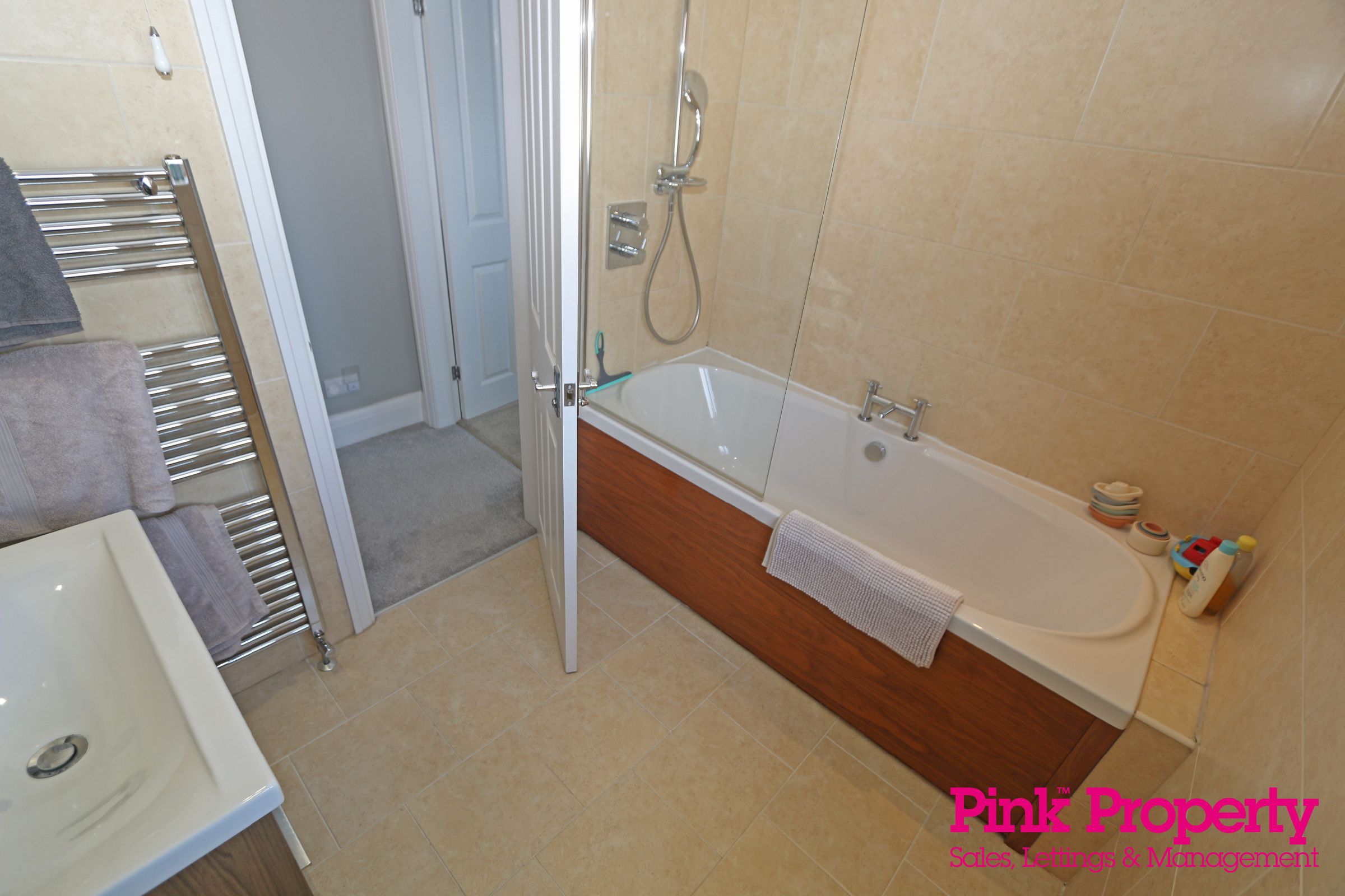 4 bed semi-detached house for sale in The Octagon, Willerby, Hull  - Property Image 24