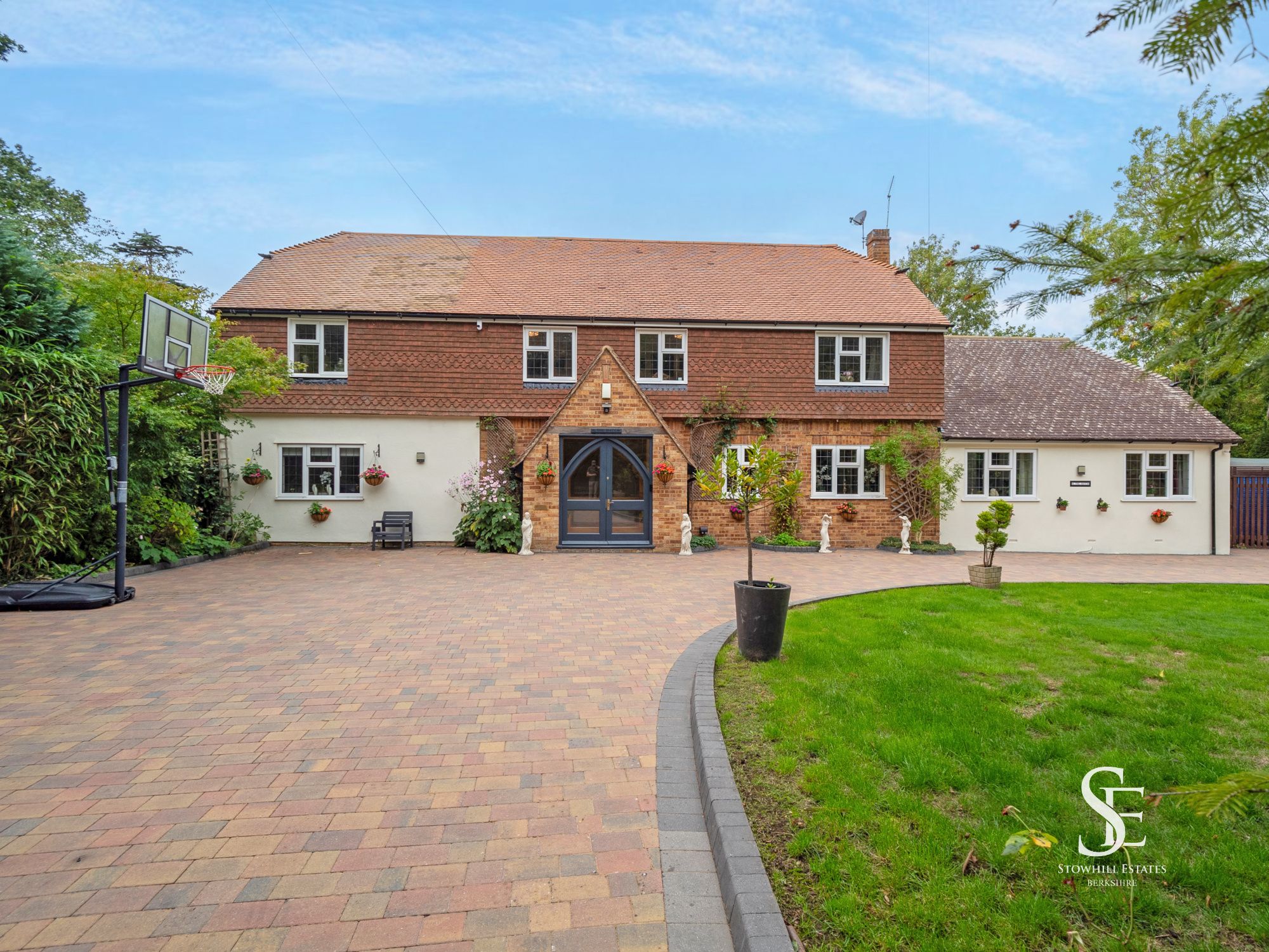 7 bed detached house for sale in The Hatch, Windsor, SL4
